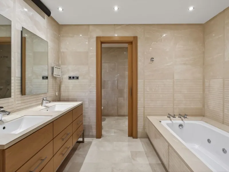 This south-east facing garden apartment is located in the well-known gated community of Mansion Club, on Marbella's Golden Mile. The area is valued for its privacy, security, and convenient access to the beach, restaurants, shops, and some of Marbella's m