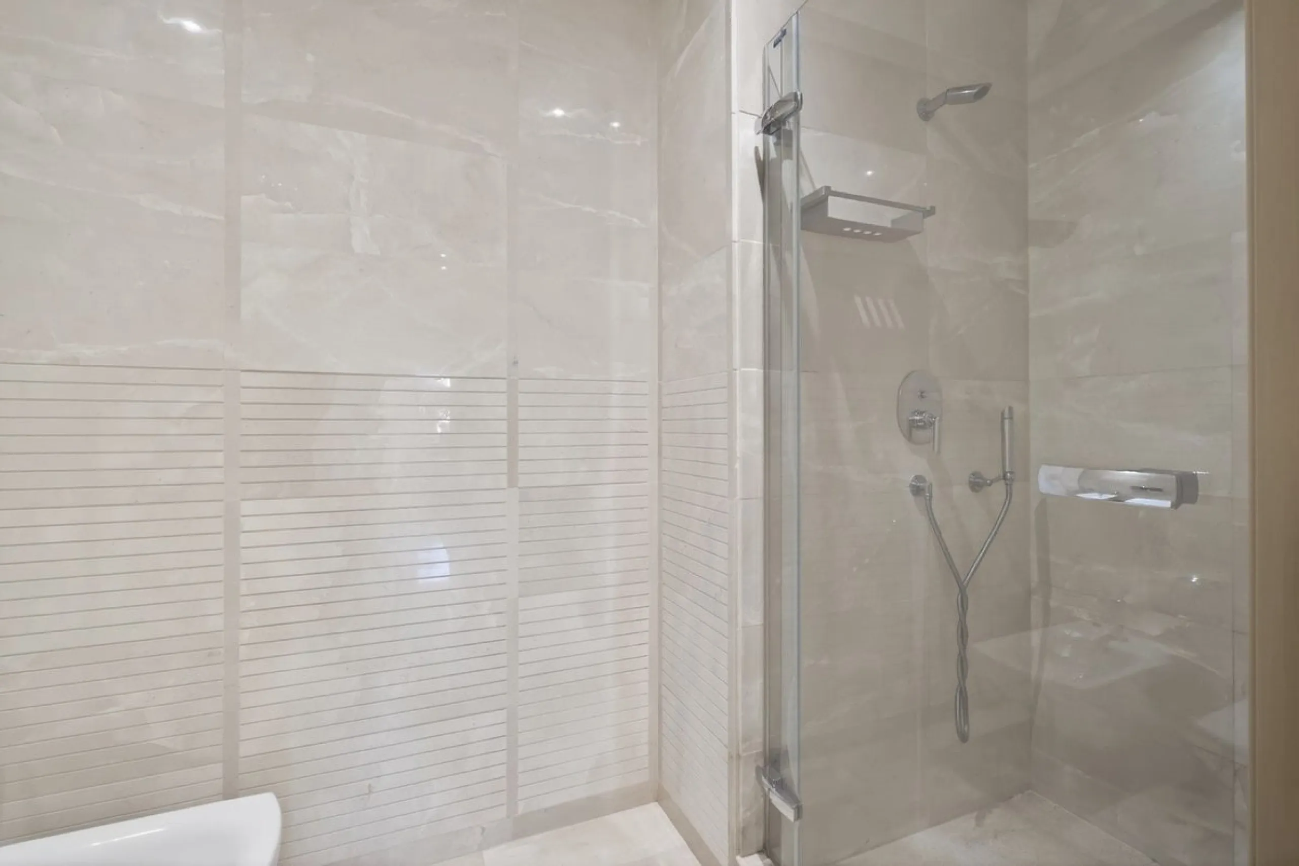 This south-east facing garden apartment is located in the well-known gated community of Mansion Club, on Marbella's Golden Mile. The area is valued for its privacy, security, and convenient access to the beach, restaurants, shops, and some of Marbella's m