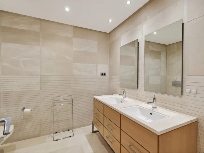 This south-east facing garden apartment is located in the well-known gated community of Mansion Club, on Marbella's Golden Mile. The area is valued for its privacy, security, and convenient access to the beach, restaurants, shops, and some of Marbella's m