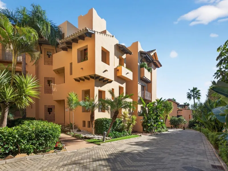 This south-east facing garden apartment is located in the well-known gated community of Mansion Club, on Marbella's Golden Mile. The area is valued for its privacy, security, and convenient access to the beach, restaurants, shops, and some of Marbella's m