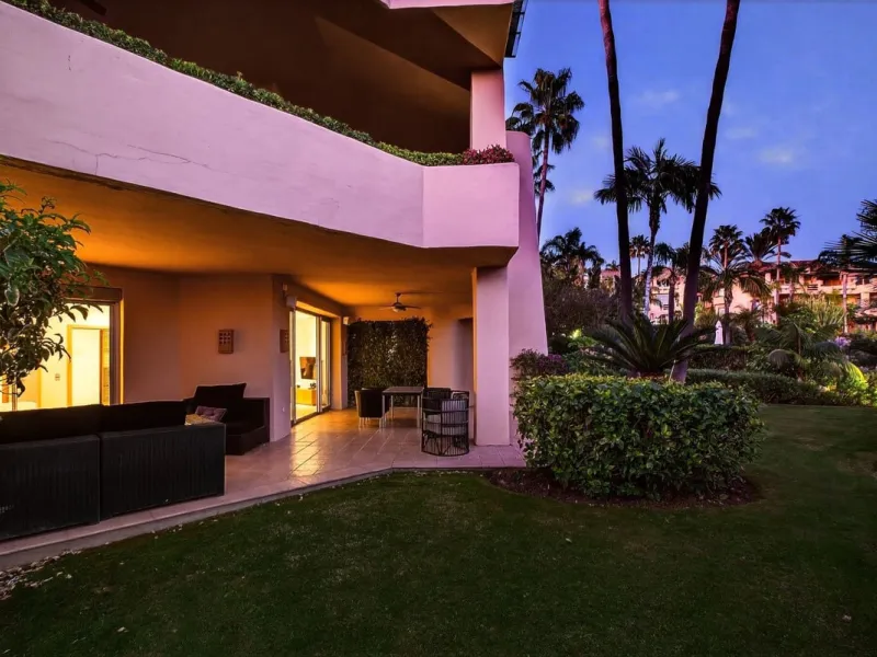 This south-east facing garden apartment is located in the well-known gated community of Mansion Club, on Marbella's Golden Mile. The area is valued for its privacy, security, and convenient access to the beach, restaurants, shops, and some of Marbella's m