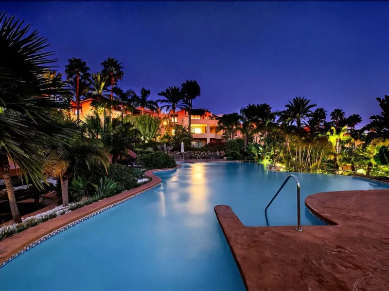 This south-east facing garden apartment is located in the well-known gated community of Mansion Club, on Marbella's Golden Mile. The area is valued for its privacy, security, and convenient access to the beach, restaurants, shops, and some of Marbella's m