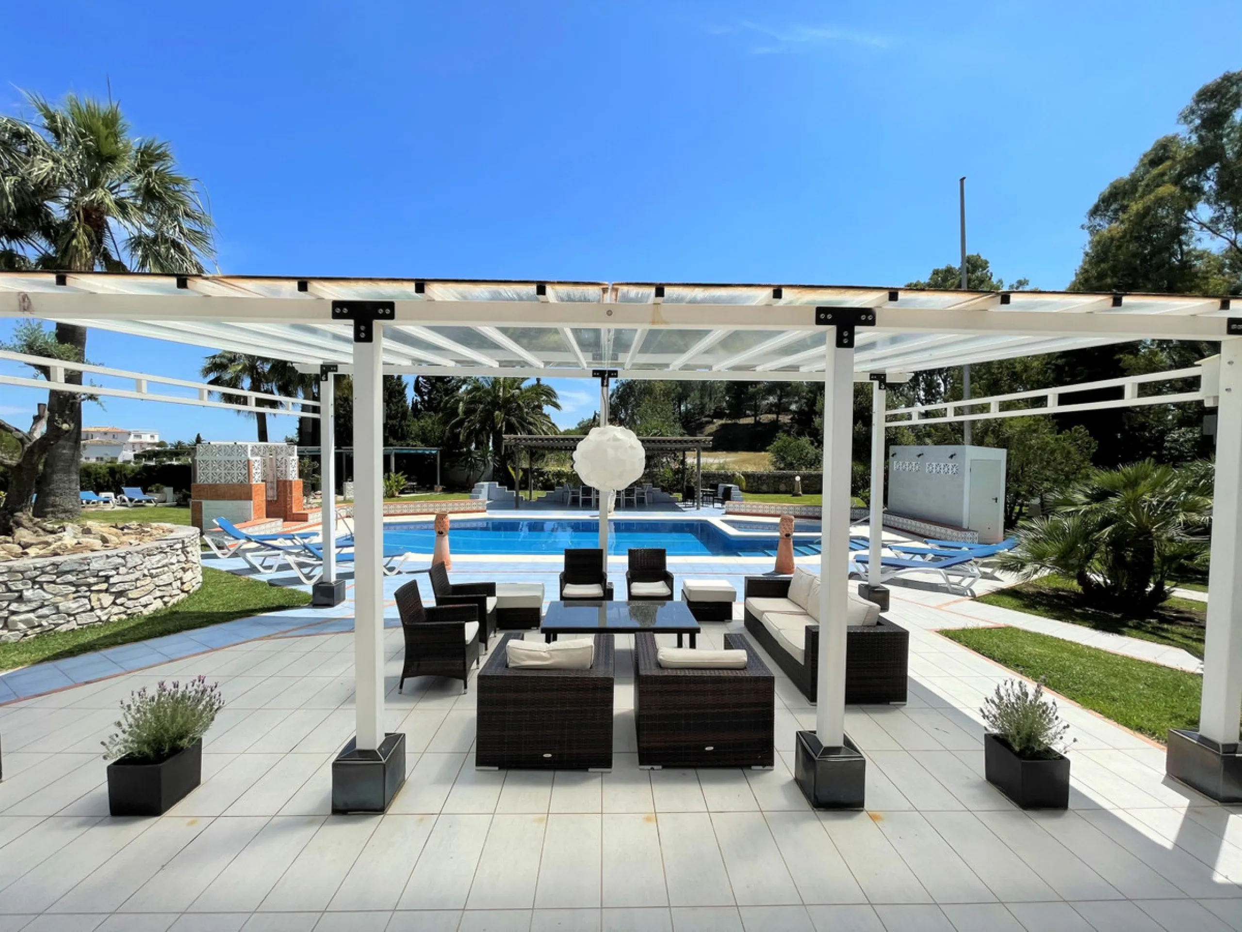 House - Detached Villa в продаже в Mijas, Málaga. В доме 7 спален и 5 ванных комнат. Площадь дома 515 м². Площадь участка 3609 м²