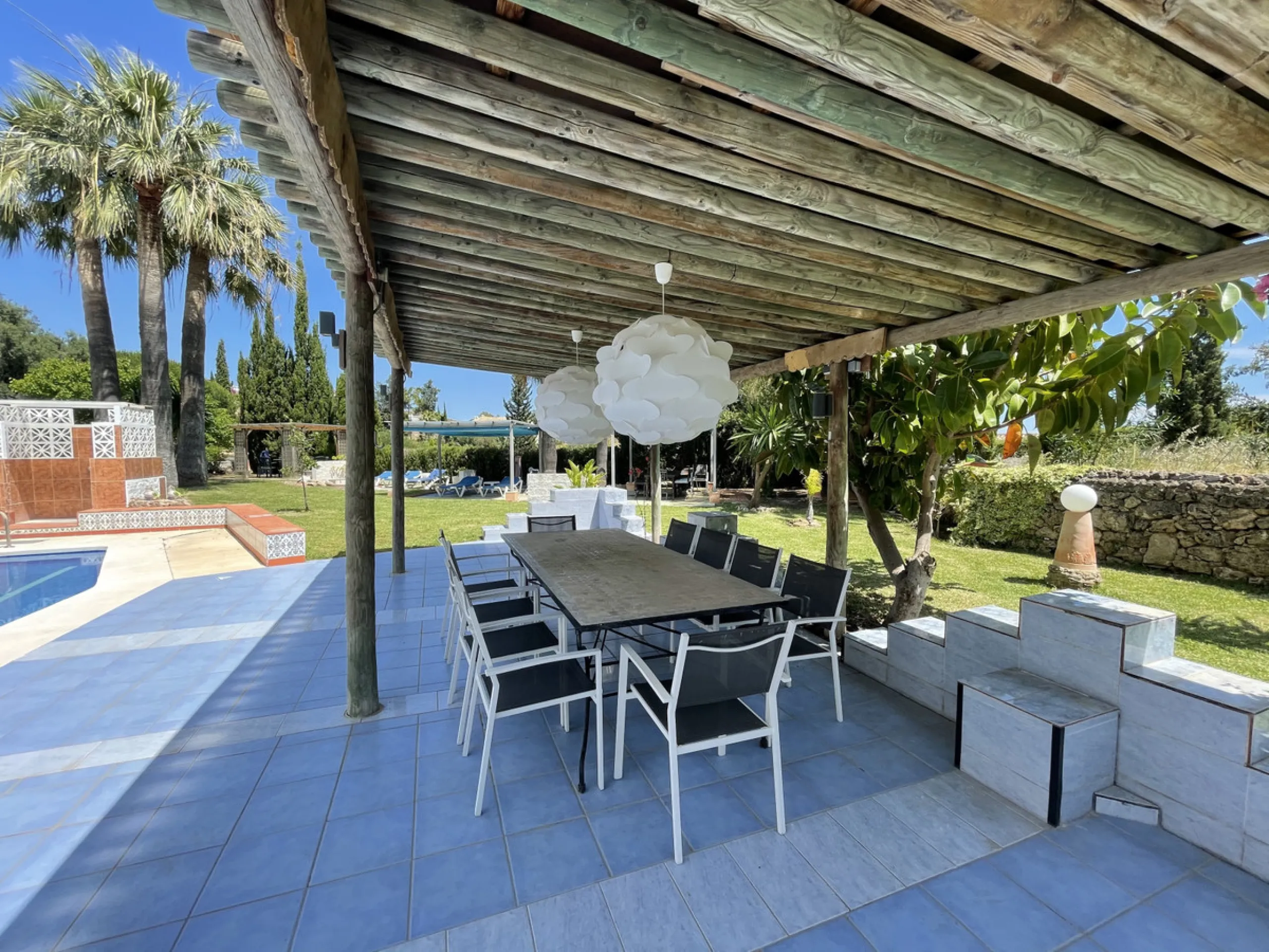 House - Detached Villa в продаже в Mijas, Málaga. В доме 7 спален и 5 ванных комнат. Площадь дома 515 м². Площадь участка 3609 м²