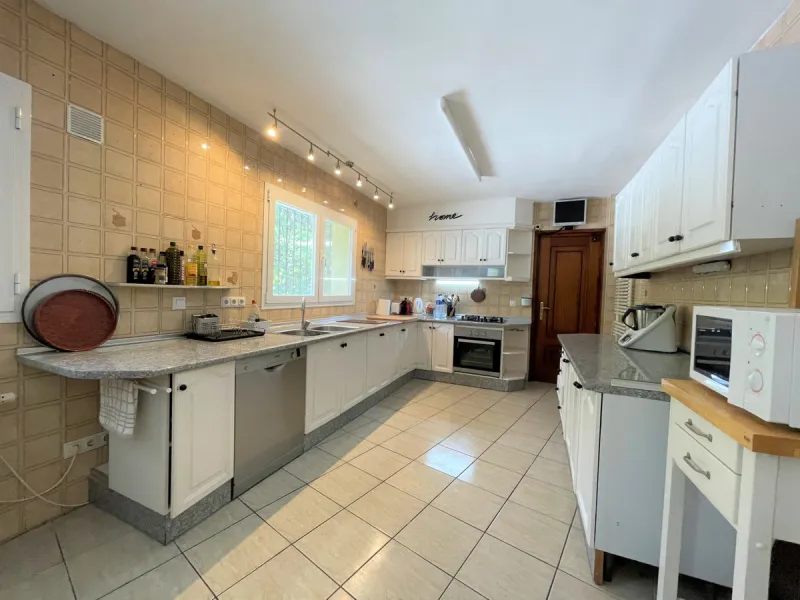 House - Detached Villa в продаже в Mijas, Málaga. В доме 7 спален и 5 ванных комнат. Площадь дома 515 м². Площадь участка 3609 м²