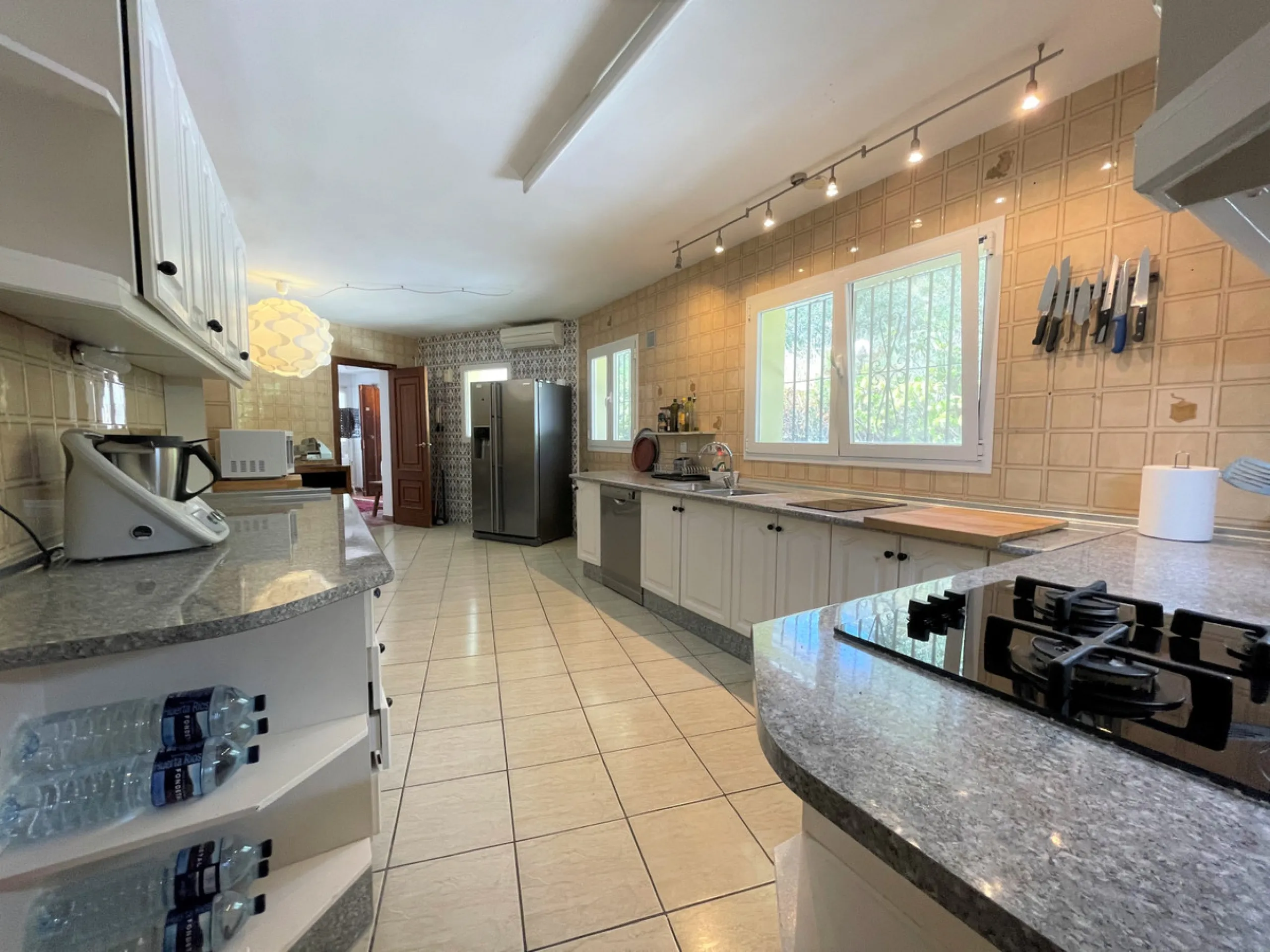 House - Detached Villa в продаже в Mijas, Málaga. В доме 7 спален и 5 ванных комнат. Площадь дома 515 м². Площадь участка 3609 м²