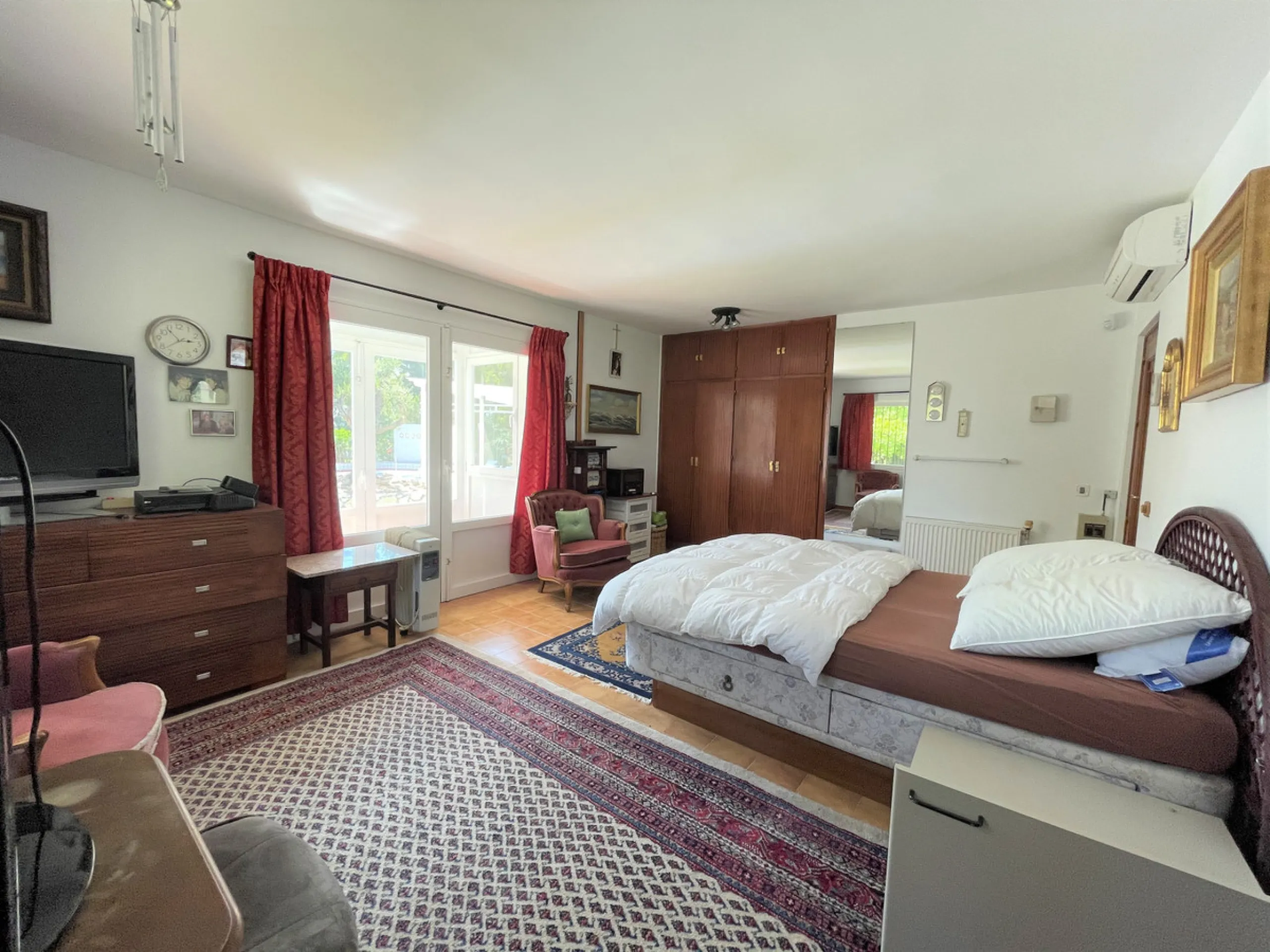 House - Detached Villa в продаже в Mijas, Málaga. В доме 7 спален и 5 ванных комнат. Площадь дома 515 м². Площадь участка 3609 м²