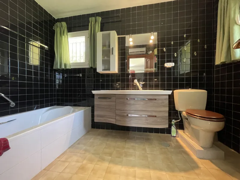 House - Detached Villa в продаже в Mijas, Málaga. В доме 7 спален и 5 ванных комнат. Площадь дома 515 м². Площадь участка 3609 м²