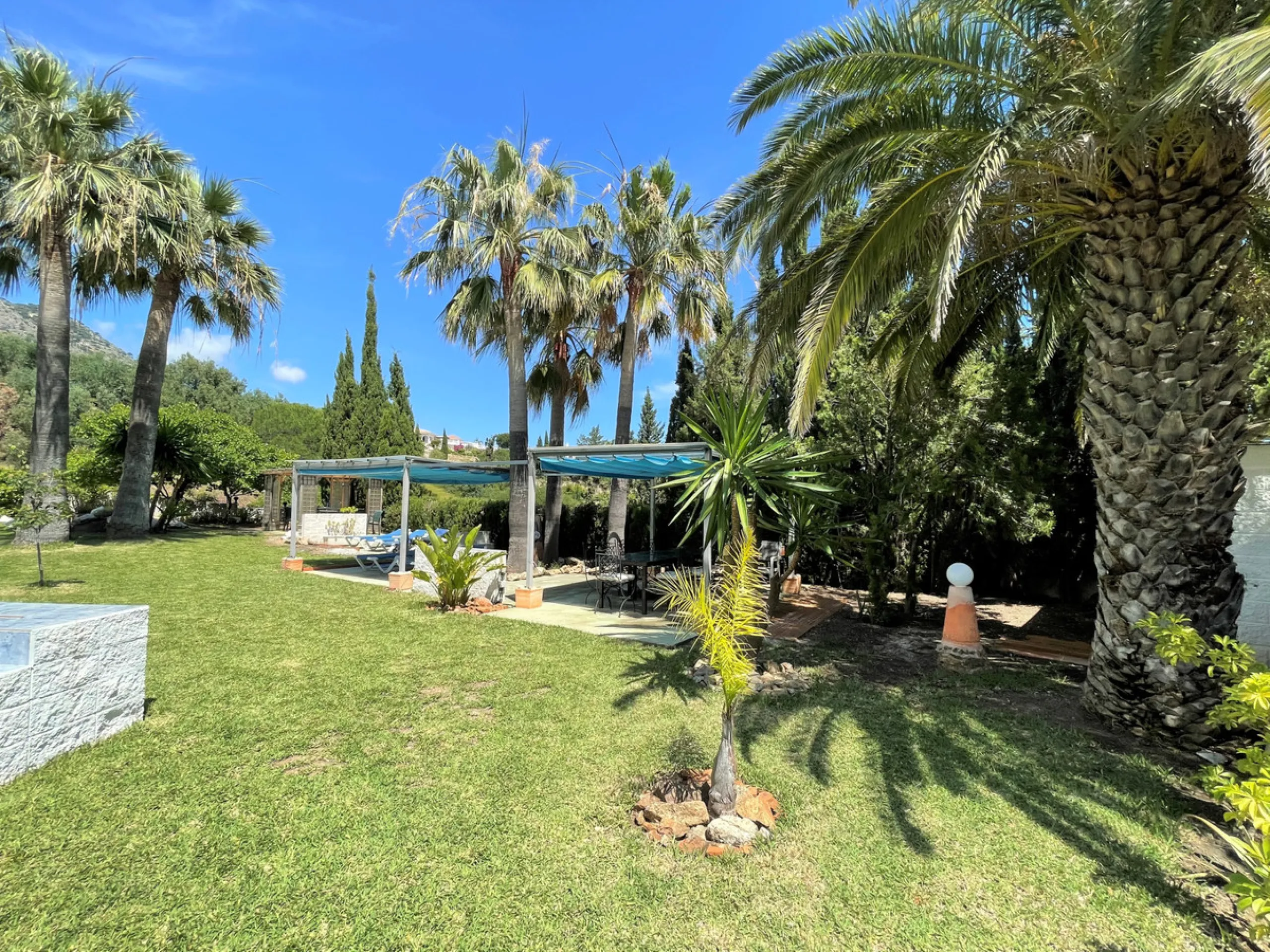 House - Detached Villa в продаже в Mijas, Málaga. В доме 7 спален и 5 ванных комнат. Площадь дома 515 м². Площадь участка 3609 м²