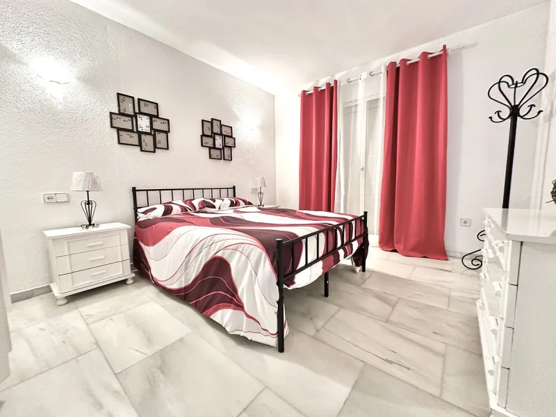 This elegant three-story townhouse offers a perfect combination of light, space, and sea views from all its floors, located in a very quiet urbanization, on a dead-end street that guarantees privacy and silence.