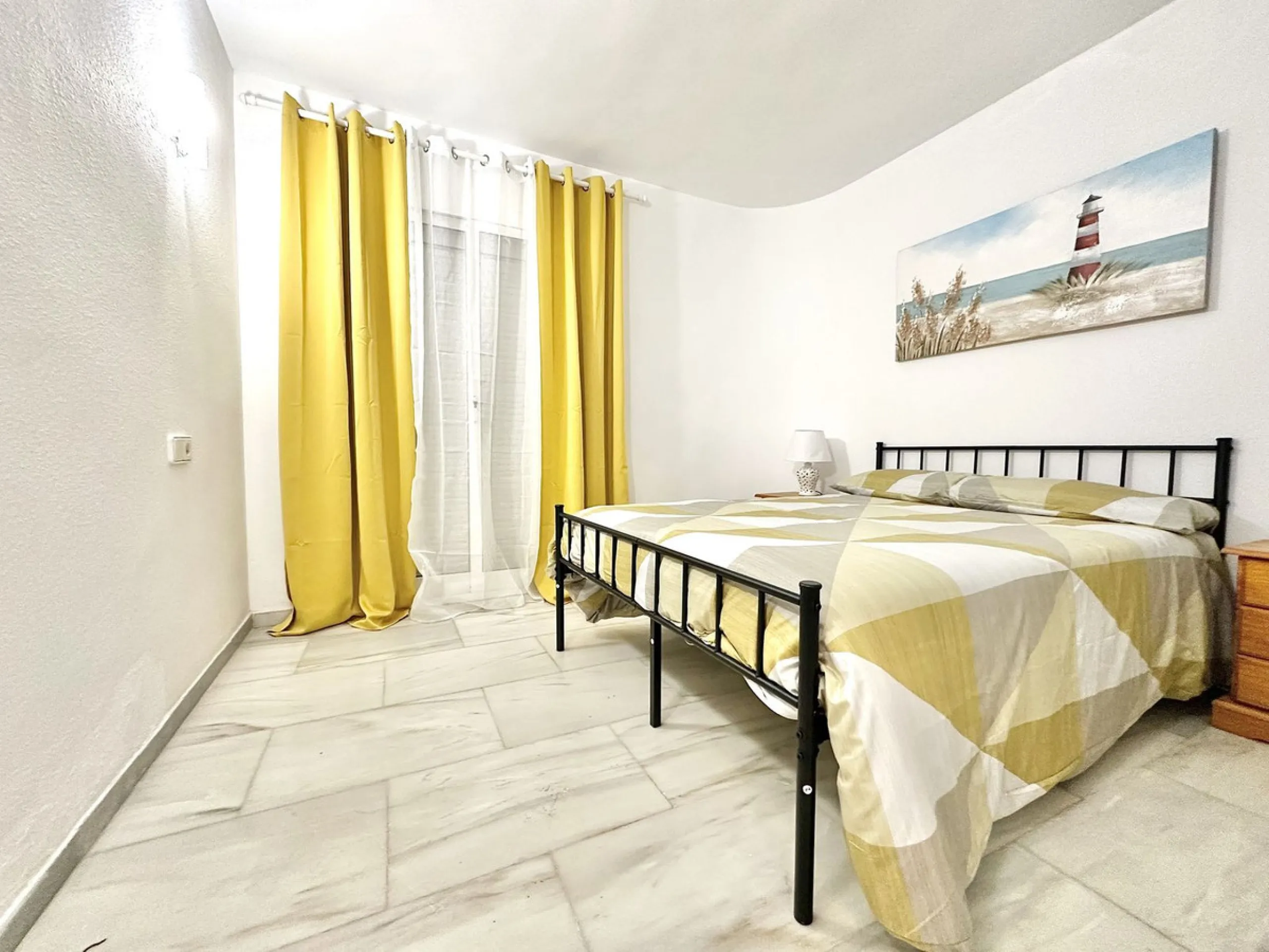This elegant three-story townhouse offers a perfect combination of light, space, and sea views from all its floors, located in a very quiet urbanization, on a dead-end street that guarantees privacy and silence.