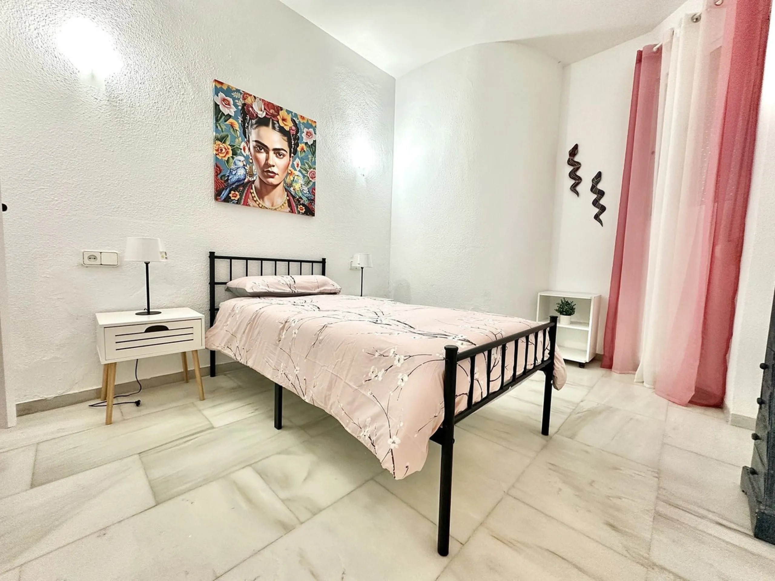 This elegant three-story townhouse offers a perfect combination of light, space, and sea views from all its floors, located in a very quiet urbanization, on a dead-end street that guarantees privacy and silence.