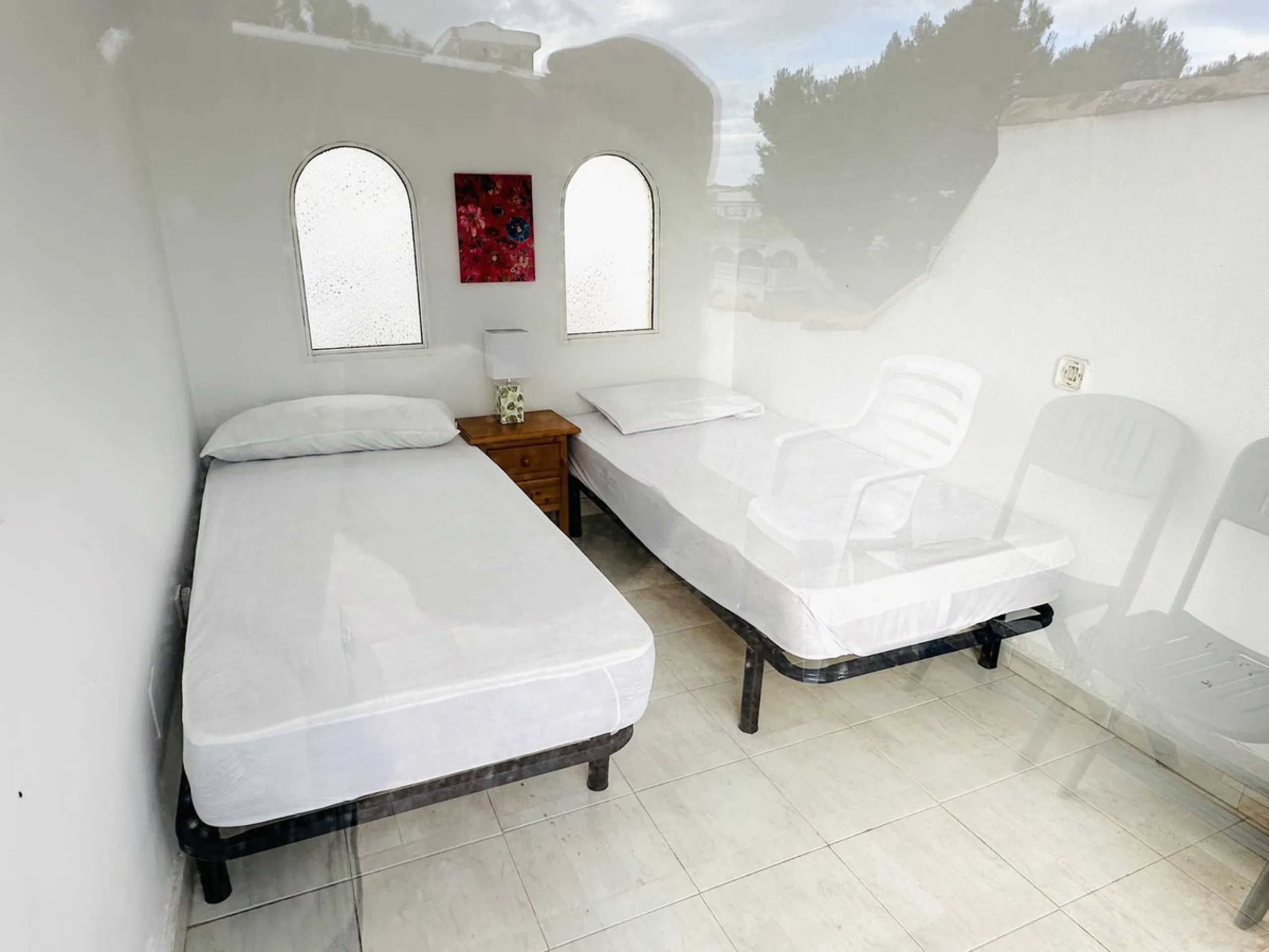 This elegant three-story townhouse offers a perfect combination of light, space, and sea views from all its floors, located in a very quiet urbanization, on a dead-end street that guarantees privacy and silence.