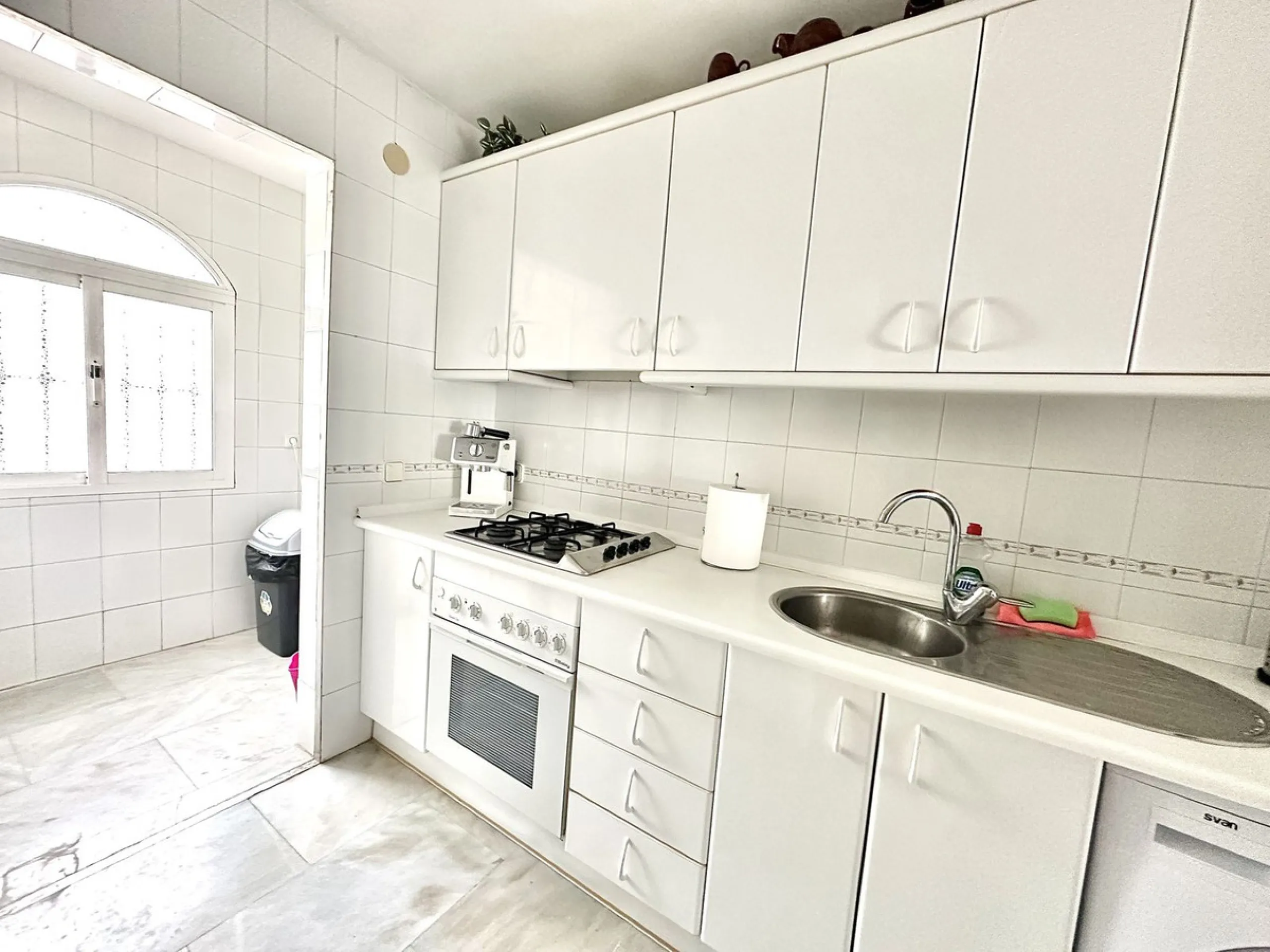 This elegant three-story townhouse offers a perfect combination of light, space, and sea views from all its floors, located in a very quiet urbanization, on a dead-end street that guarantees privacy and silence.