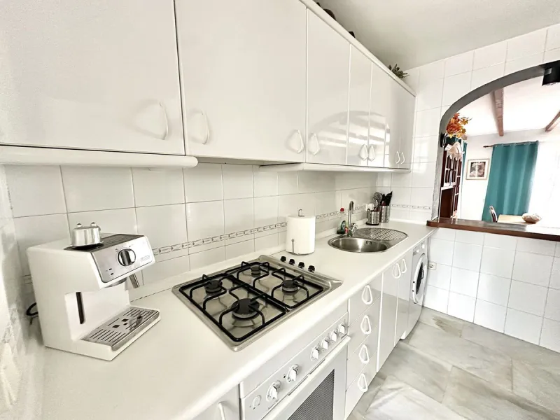 This elegant three-story townhouse offers a perfect combination of light, space, and sea views from all its floors, located in a very quiet urbanization, on a dead-end street that guarantees privacy and silence.