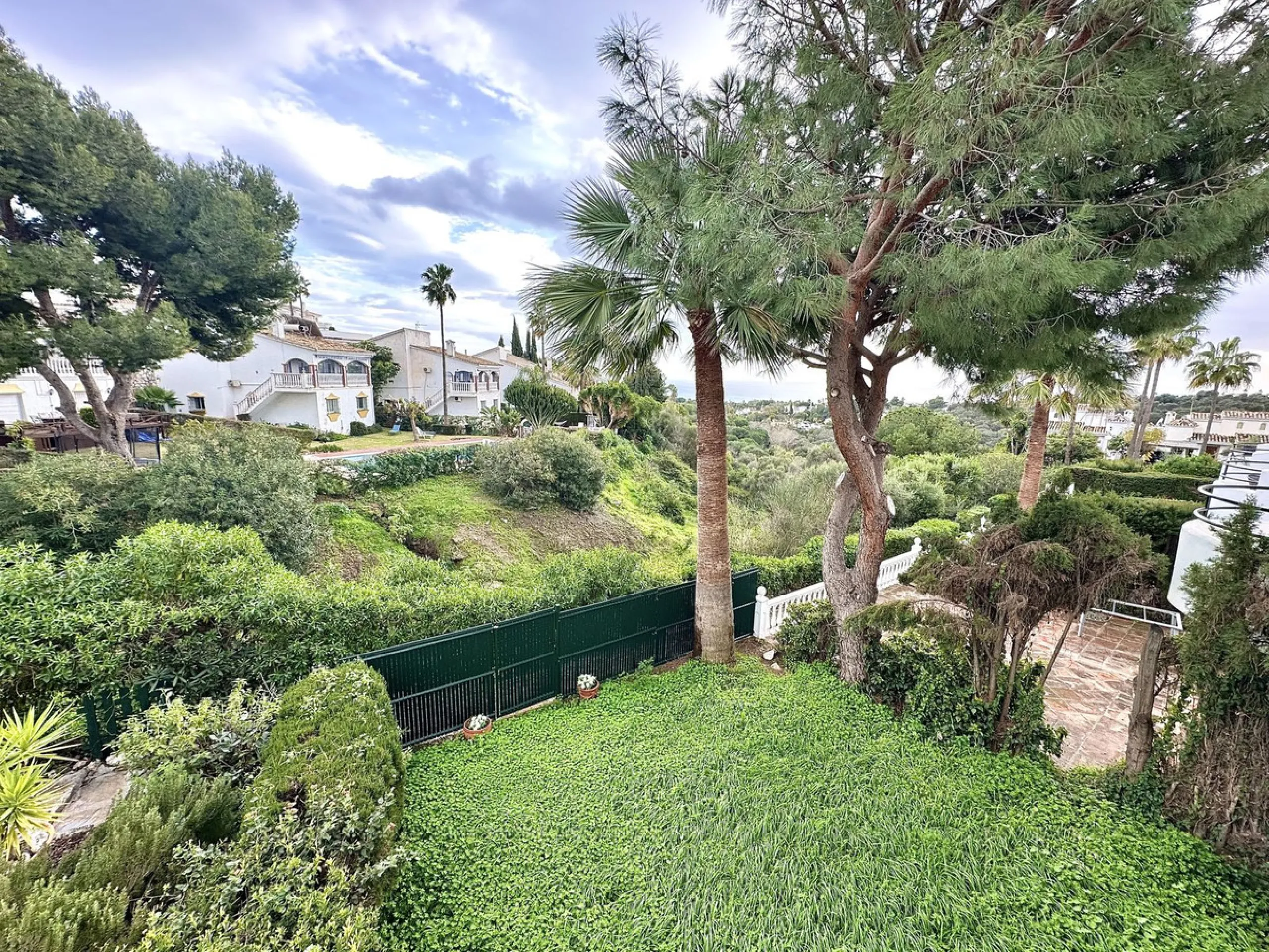 This elegant three-story townhouse offers a perfect combination of light, space, and sea views from all its floors, located in a very quiet urbanization, on a dead-end street that guarantees privacy and silence.