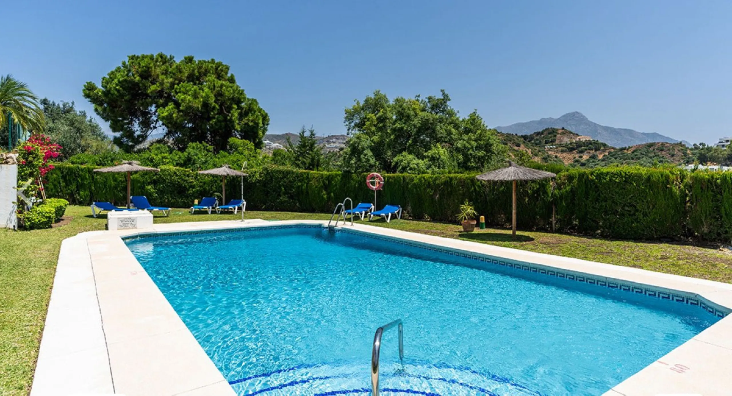 Luxury 3-Bedroom Apartment in La Quinta – Benahavís: Panoramic Sea, Golf & Mountain Views with 2-Year Full Warranty