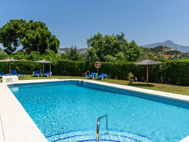 Luxury 3-Bedroom Apartment in La Quinta – Benahavís: Panoramic Sea, Golf & Mountain Views with 2-Year Full Warranty