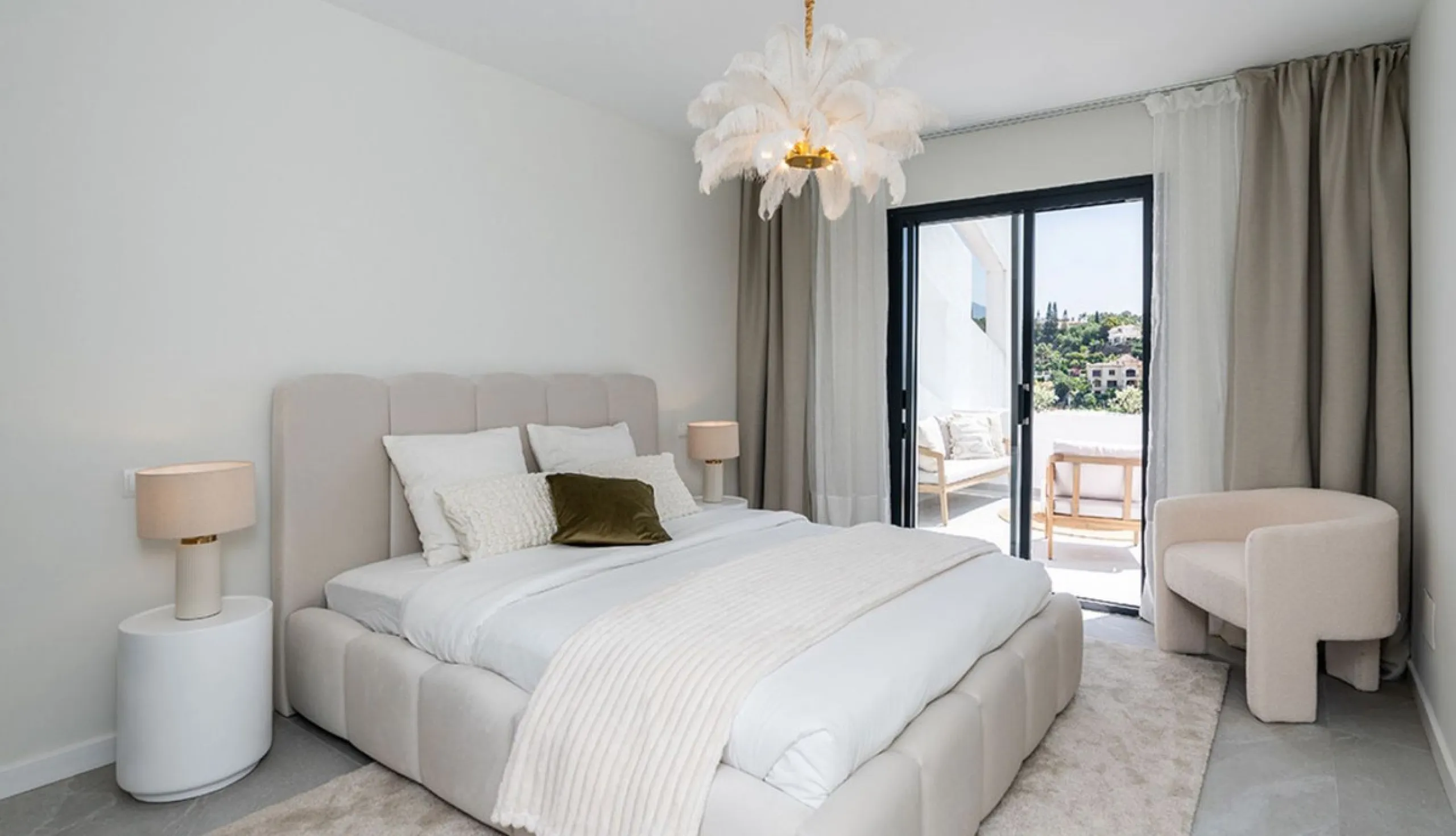 Luxury 3-Bedroom Apartment in La Quinta – Benahavís: Panoramic Sea, Golf & Mountain Views with 2-Year Full Warranty