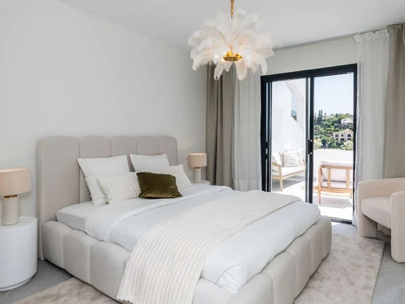 Luxury 3-Bedroom Apartment in La Quinta – Benahavís: Panoramic Sea, Golf & Mountain Views with 2-Year Full Warranty