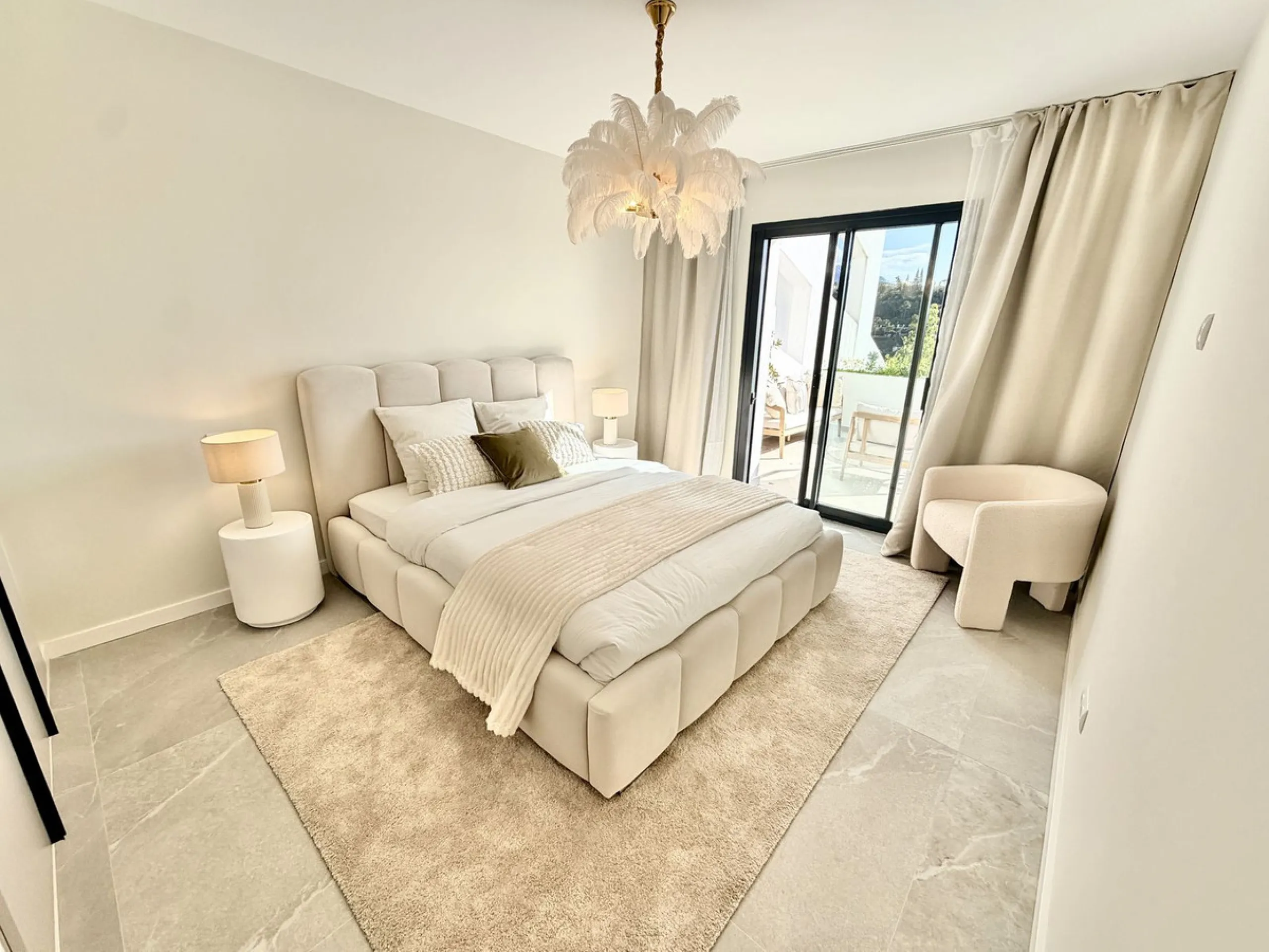 Luxury 3-Bedroom Apartment in La Quinta – Benahavís: Panoramic Sea, Golf & Mountain Views with 2-Year Full Warranty