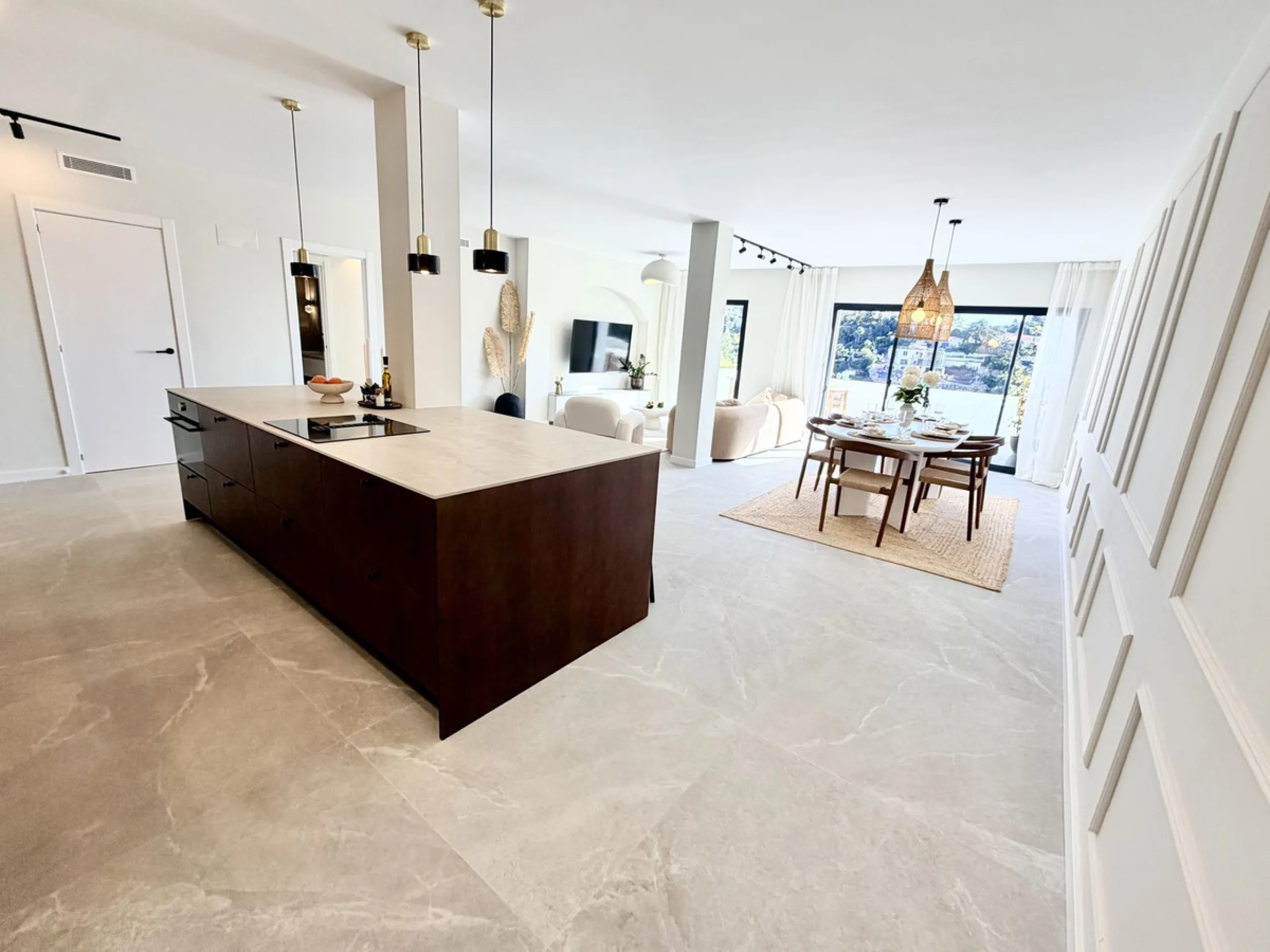 Luxury 3-Bedroom Apartment in La Quinta – Benahavís: Panoramic Sea, Golf & Mountain Views with 2-Year Full Warranty