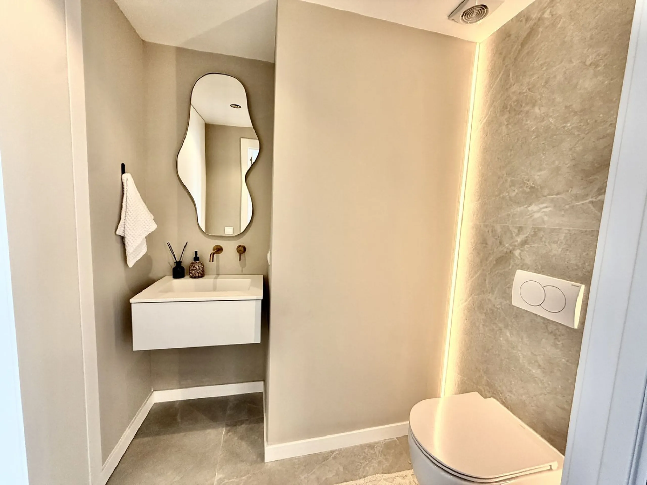 Luxury 3-Bedroom Apartment in La Quinta – Benahavís: Panoramic Sea, Golf & Mountain Views with 2-Year Full Warranty