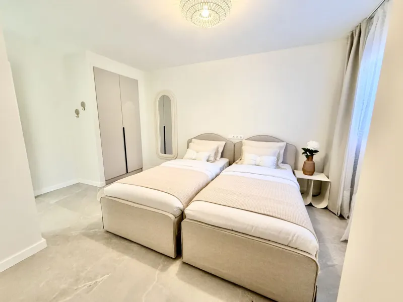 Luxury 3-Bedroom Apartment in La Quinta – Benahavís: Panoramic Sea, Golf & Mountain Views with 2-Year Full Warranty
