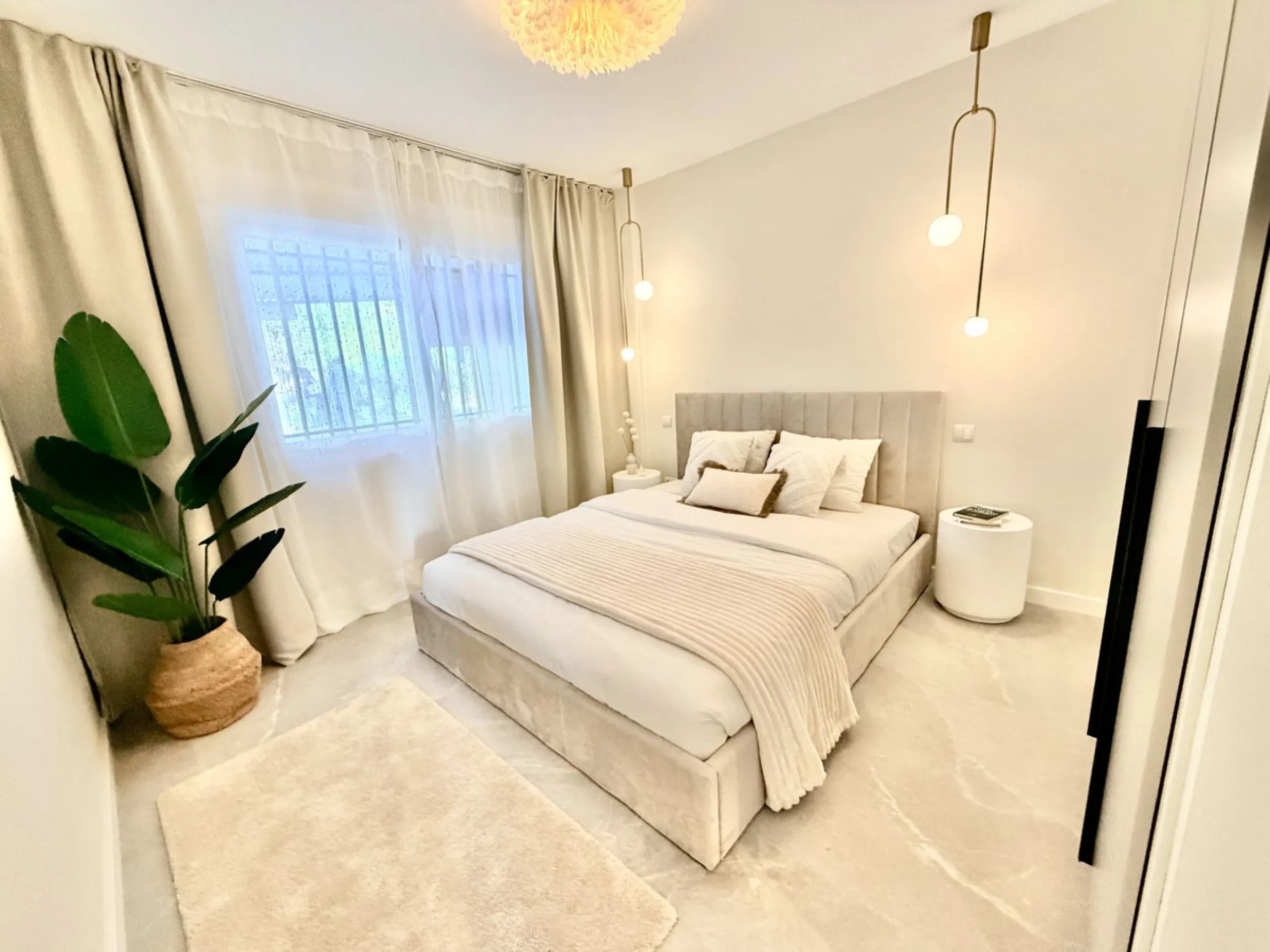 Luxury 3-Bedroom Apartment in La Quinta – Benahavís: Panoramic Sea, Golf & Mountain Views with 2-Year Full Warranty