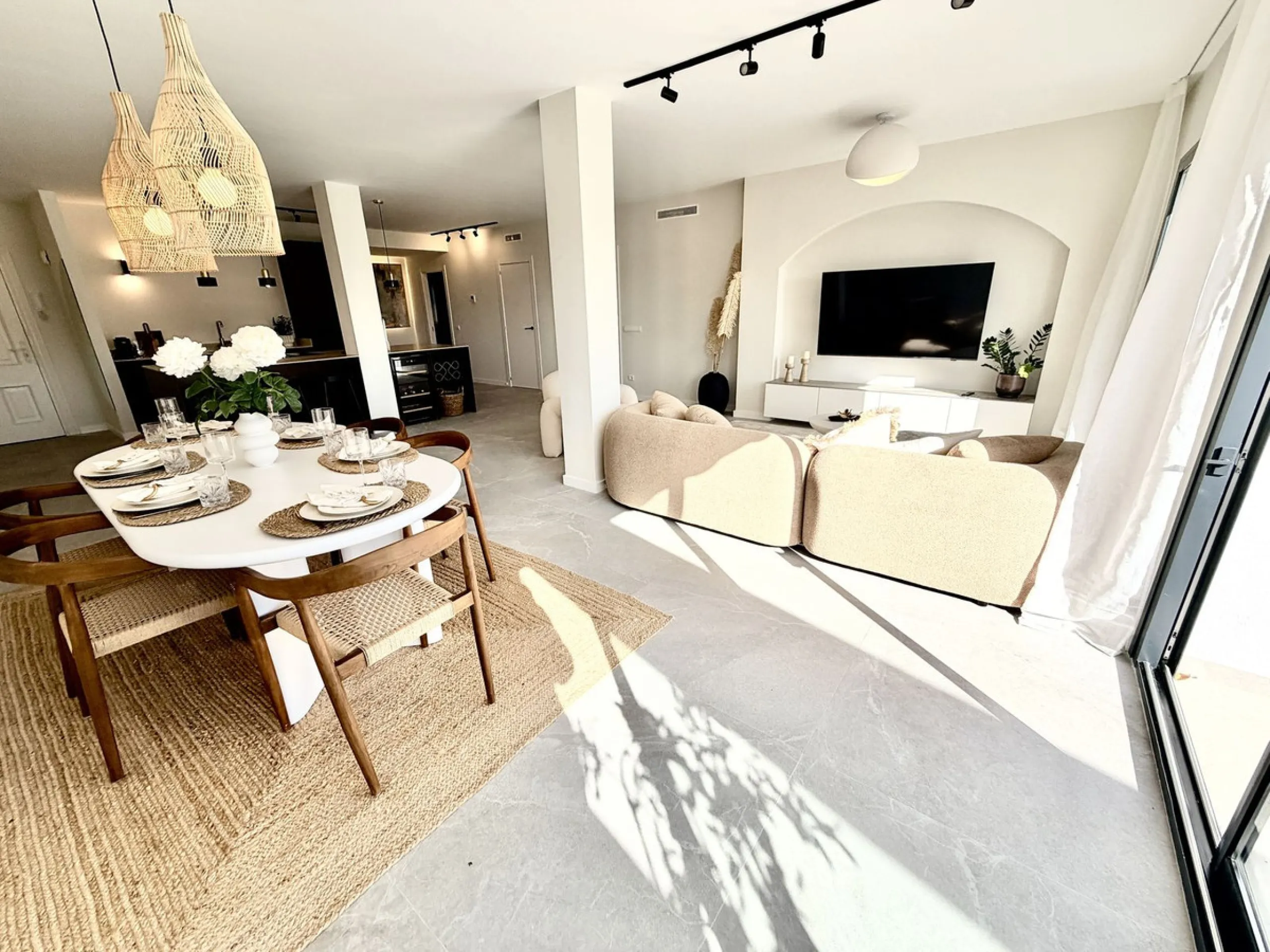 Luxury 3-Bedroom Apartment in La Quinta – Benahavís: Panoramic Sea, Golf & Mountain Views with 2-Year Full Warranty