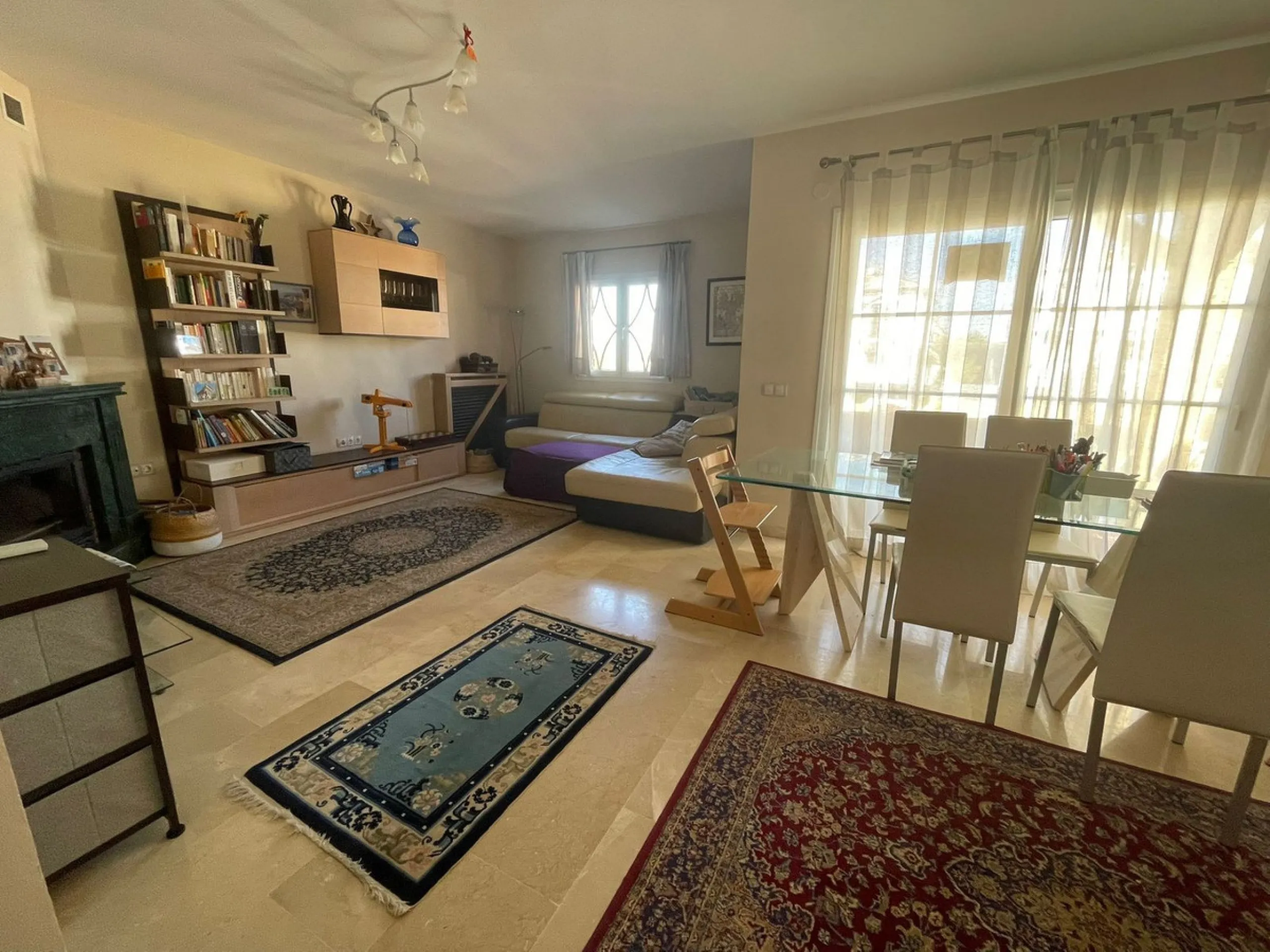 Discover this magnificent semi-detached home located in the exclusive La Capellanía residential development, one of the most sought-after areas of Alhaurín de la Torre. Surrounded by tranquility, green spaces, and with all amenities just minutes away, thi