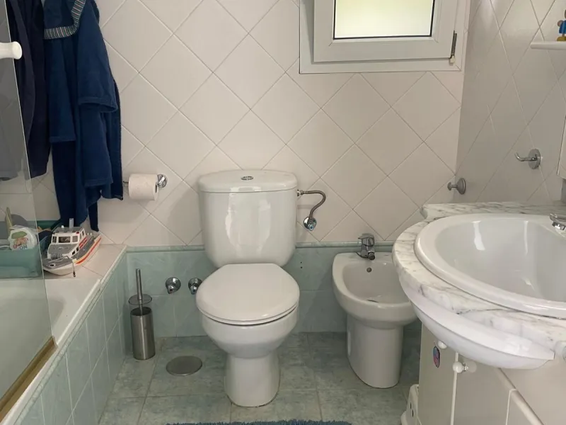 Discover this magnificent semi-detached home located in the exclusive La Capellanía residential development, one of the most sought-after areas of Alhaurín de la Torre. Surrounded by tranquility, green spaces, and with all amenities just minutes away, thi