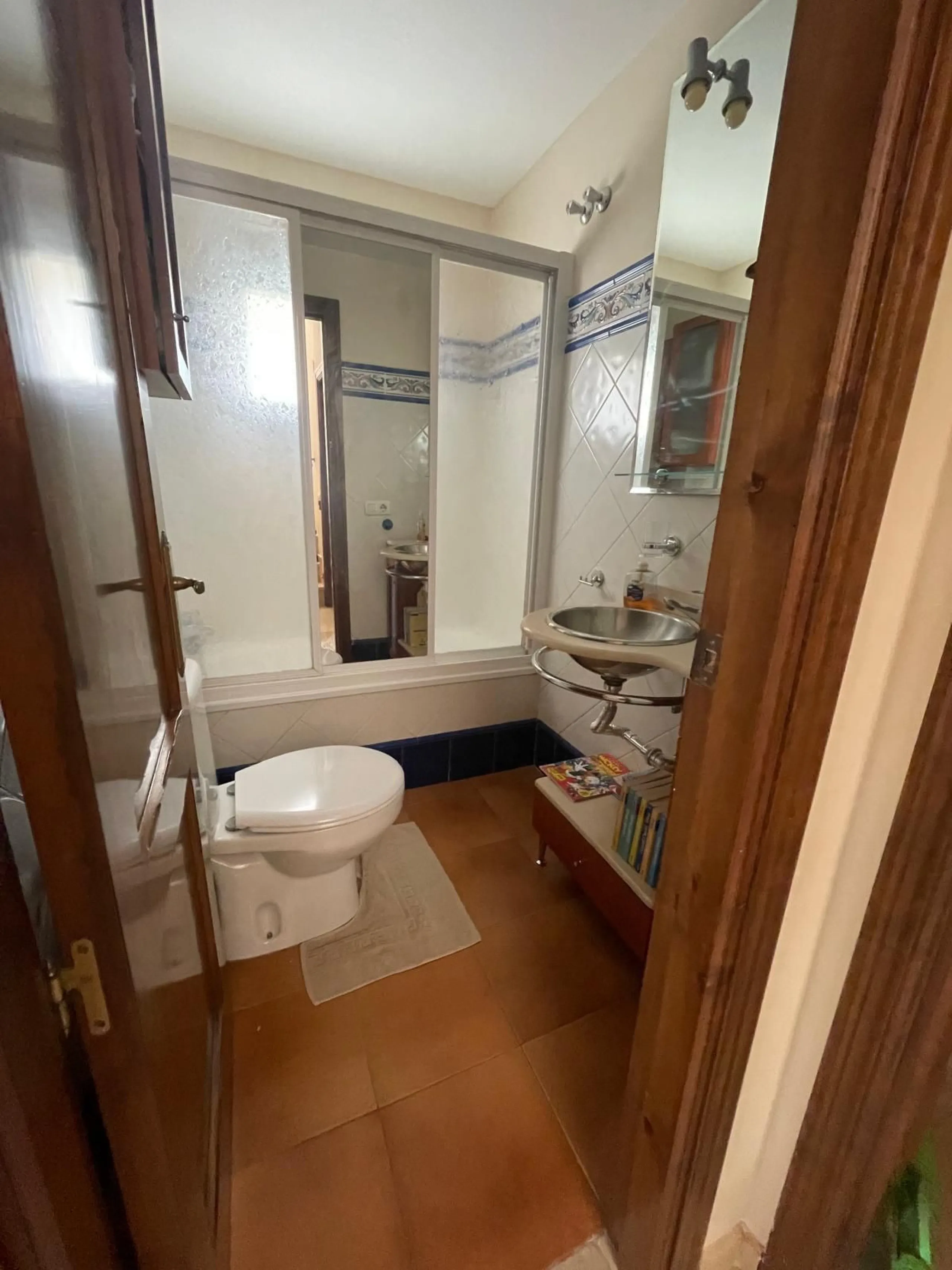 Discover this magnificent semi-detached home located in the exclusive La Capellanía residential development, one of the most sought-after areas of Alhaurín de la Torre. Surrounded by tranquility, green spaces, and with all amenities just minutes away, thi