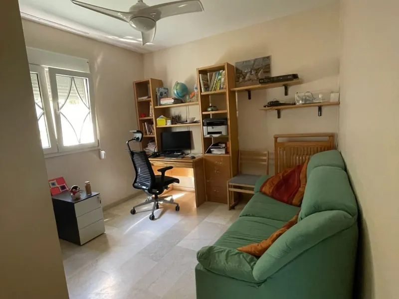 Discover this magnificent semi-detached home located in the exclusive La Capellanía residential development, one of the most sought-after areas of Alhaurín de la Torre. Surrounded by tranquility, green spaces, and with all amenities just minutes away, thi