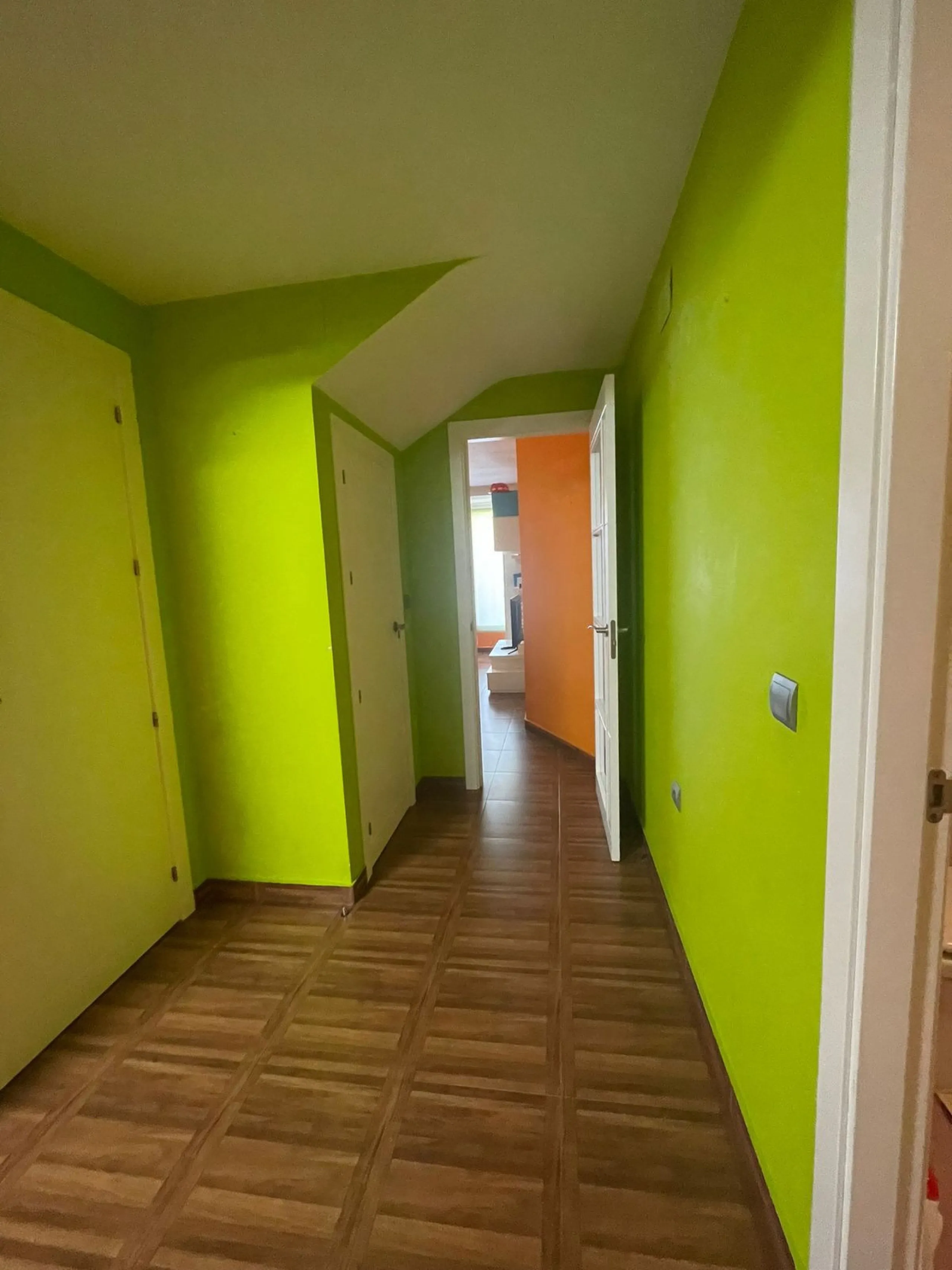 Discover this magnificent semi-detached home located in the exclusive La Capellanía residential development, one of the most sought-after areas of Alhaurín de la Torre. Surrounded by tranquility, green spaces, and with all amenities just minutes away, thi