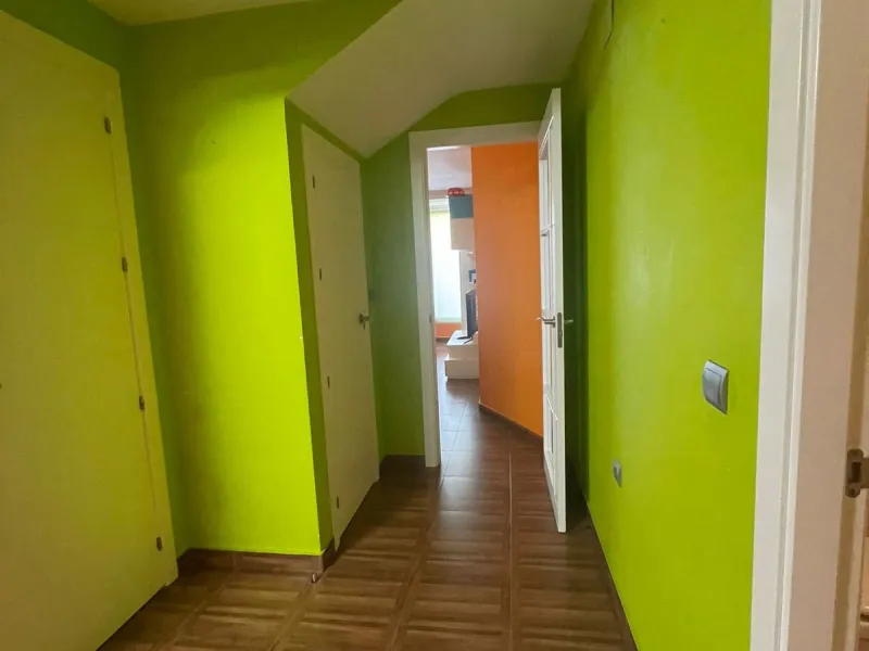 Discover this magnificent semi-detached home located in the exclusive La Capellanía residential development, one of the most sought-after areas of Alhaurín de la Torre. Surrounded by tranquility, green spaces, and with all amenities just minutes away, thi