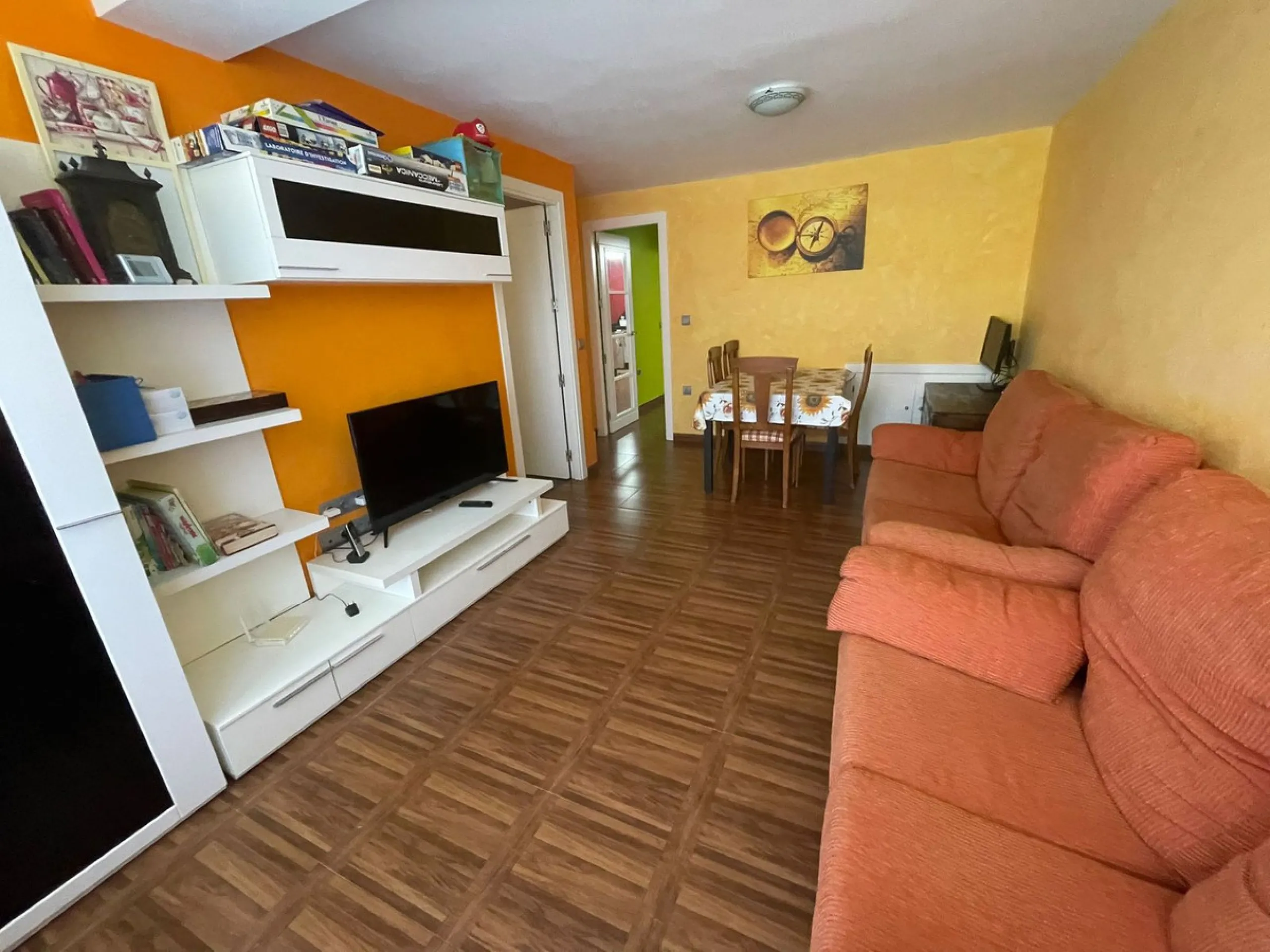 Discover this magnificent semi-detached home located in the exclusive La Capellanía residential development, one of the most sought-after areas of Alhaurín de la Torre. Surrounded by tranquility, green spaces, and with all amenities just minutes away, thi