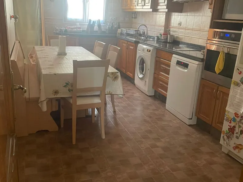 Discover this magnificent semi-detached home located in the exclusive La Capellanía residential development, one of the most sought-after areas of Alhaurín de la Torre. Surrounded by tranquility, green spaces, and with all amenities just minutes away, thi