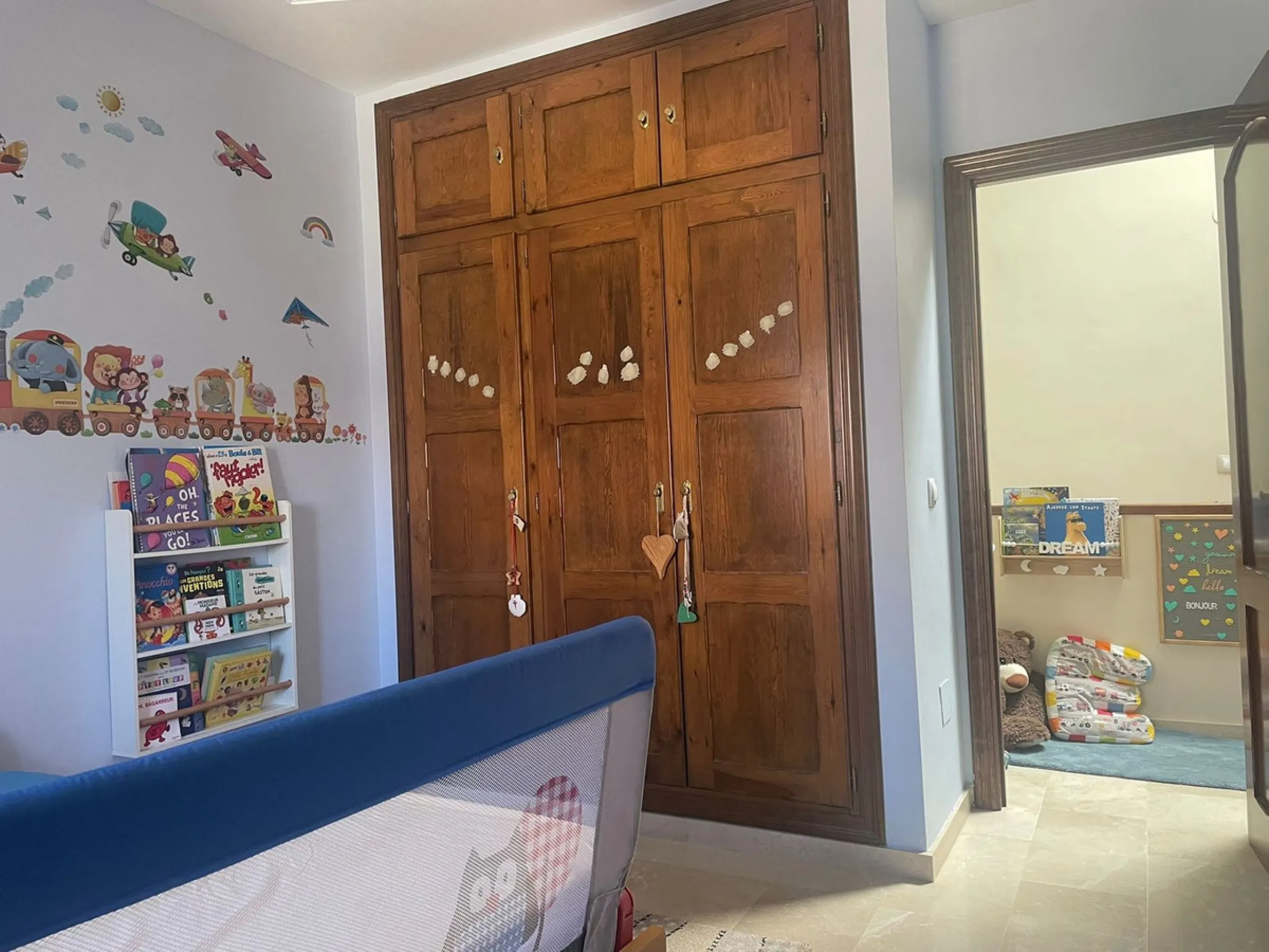 Discover this magnificent semi-detached home located in the exclusive La Capellanía residential development, one of the most sought-after areas of Alhaurín de la Torre. Surrounded by tranquility, green spaces, and with all amenities just minutes away, thi