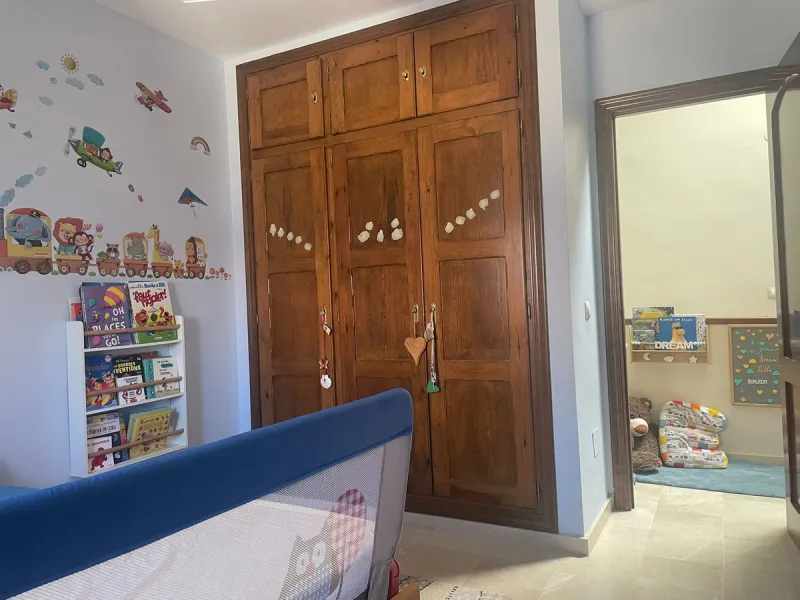 Discover this magnificent semi-detached home located in the exclusive La Capellanía residential development, one of the most sought-after areas of Alhaurín de la Torre. Surrounded by tranquility, green spaces, and with all amenities just minutes away, thi