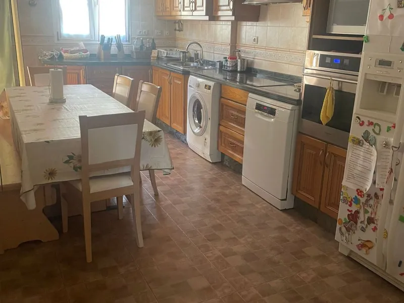 Discover this magnificent semi-detached home located in the exclusive La Capellanía residential development, one of the most sought-after areas of Alhaurín de la Torre. Surrounded by tranquility, green spaces, and with all amenities just minutes away, thi
