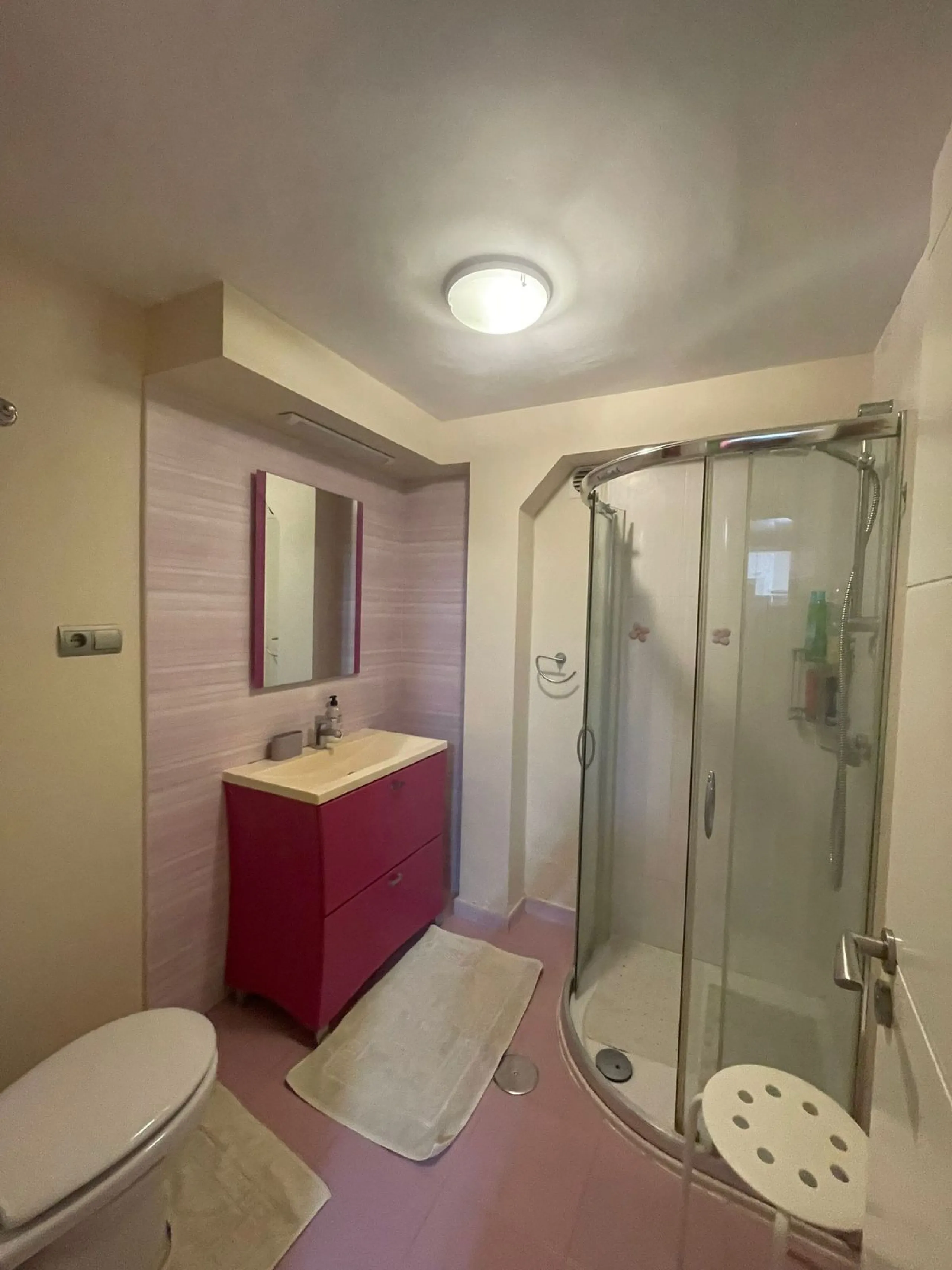 Discover this magnificent semi-detached home located in the exclusive La Capellanía residential development, one of the most sought-after areas of Alhaurín de la Torre. Surrounded by tranquility, green spaces, and with all amenities just minutes away, thi