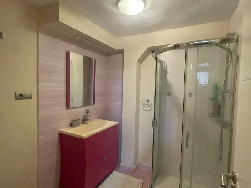 Discover this magnificent semi-detached home located in the exclusive La Capellanía residential development, one of the most sought-after areas of Alhaurín de la Torre. Surrounded by tranquility, green spaces, and with all amenities just minutes away, thi