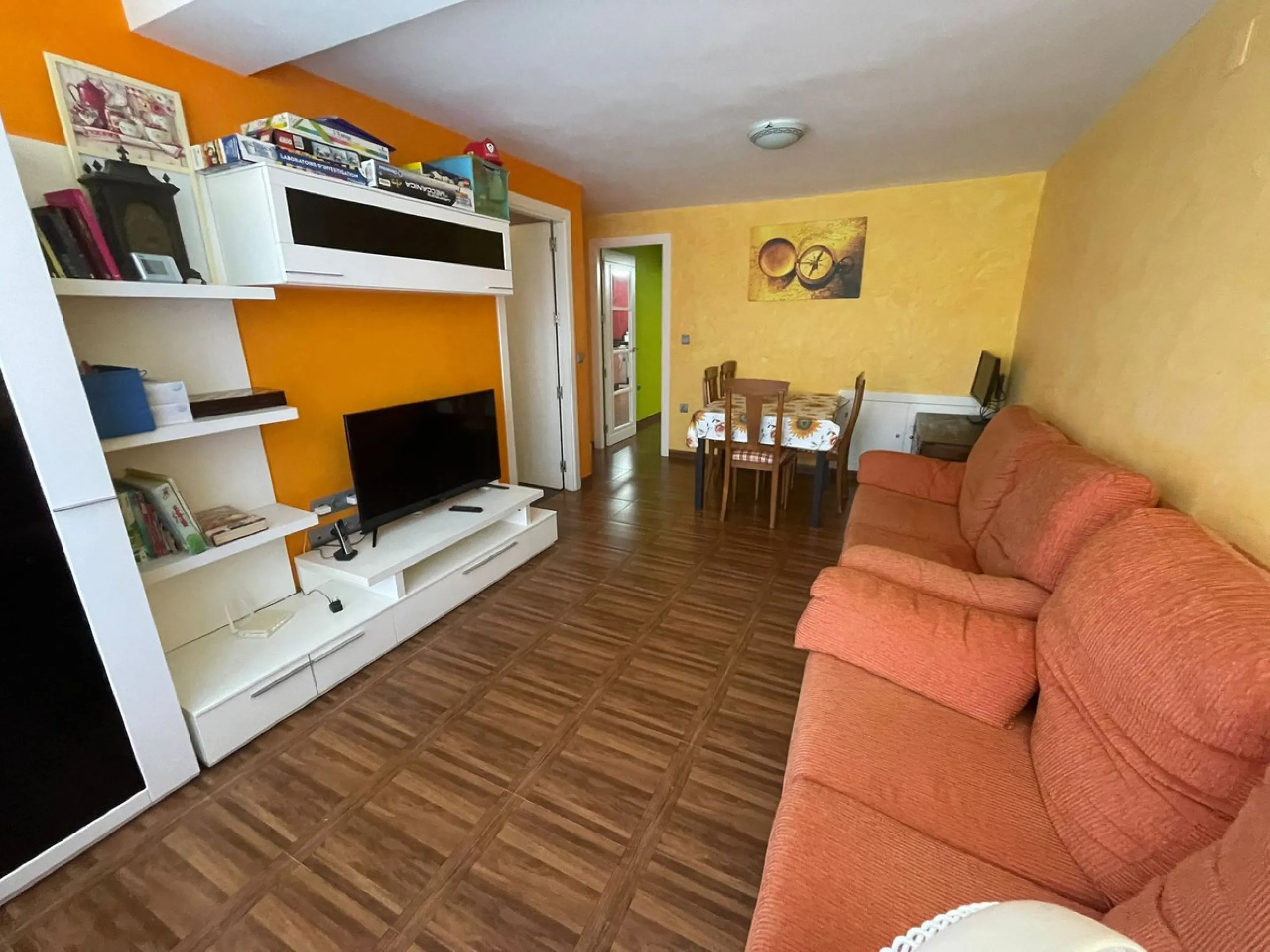 Discover this magnificent semi-detached home located in the exclusive La Capellanía residential development, one of the most sought-after areas of Alhaurín de la Torre. Surrounded by tranquility, green spaces, and with all amenities just minutes away, thi