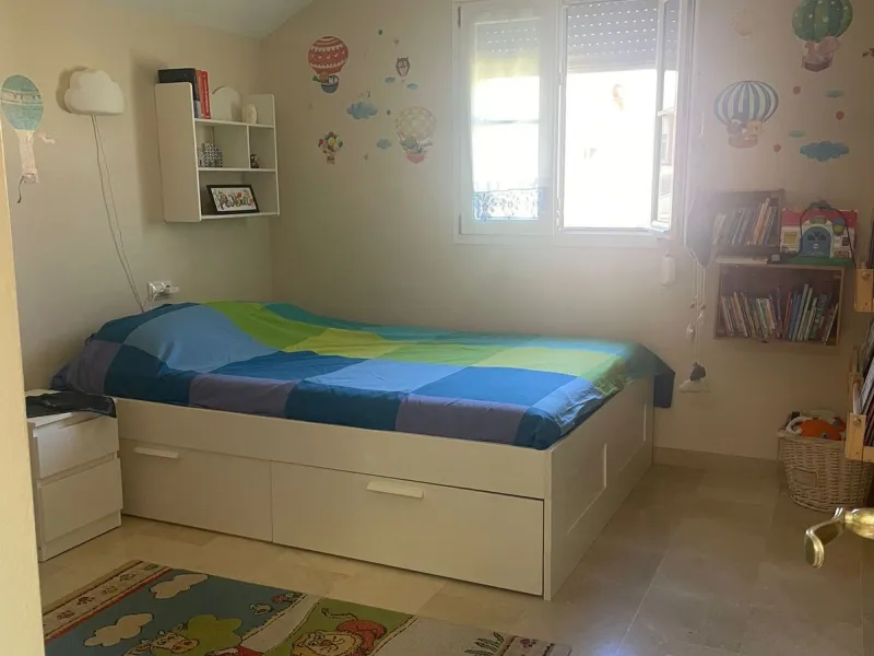 Discover this magnificent semi-detached home located in the exclusive La Capellanía residential development, one of the most sought-after areas of Alhaurín de la Torre. Surrounded by tranquility, green spaces, and with all amenities just minutes away, thi