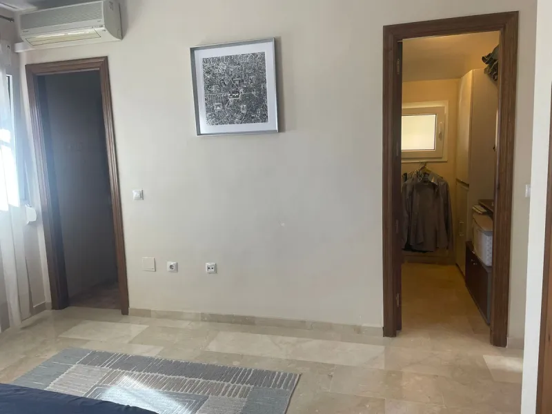Discover this magnificent semi-detached home located in the exclusive La Capellanía residential development, one of the most sought-after areas of Alhaurín de la Torre. Surrounded by tranquility, green spaces, and with all amenities just minutes away, thi