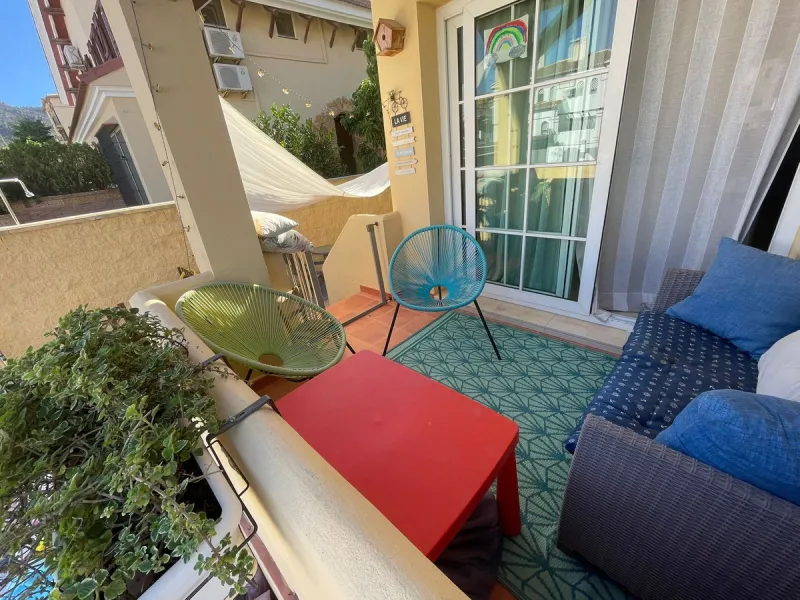 Discover this magnificent semi-detached home located in the exclusive La Capellanía residential development, one of the most sought-after areas of Alhaurín de la Torre. Surrounded by tranquility, green spaces, and with all amenities just minutes away, thi