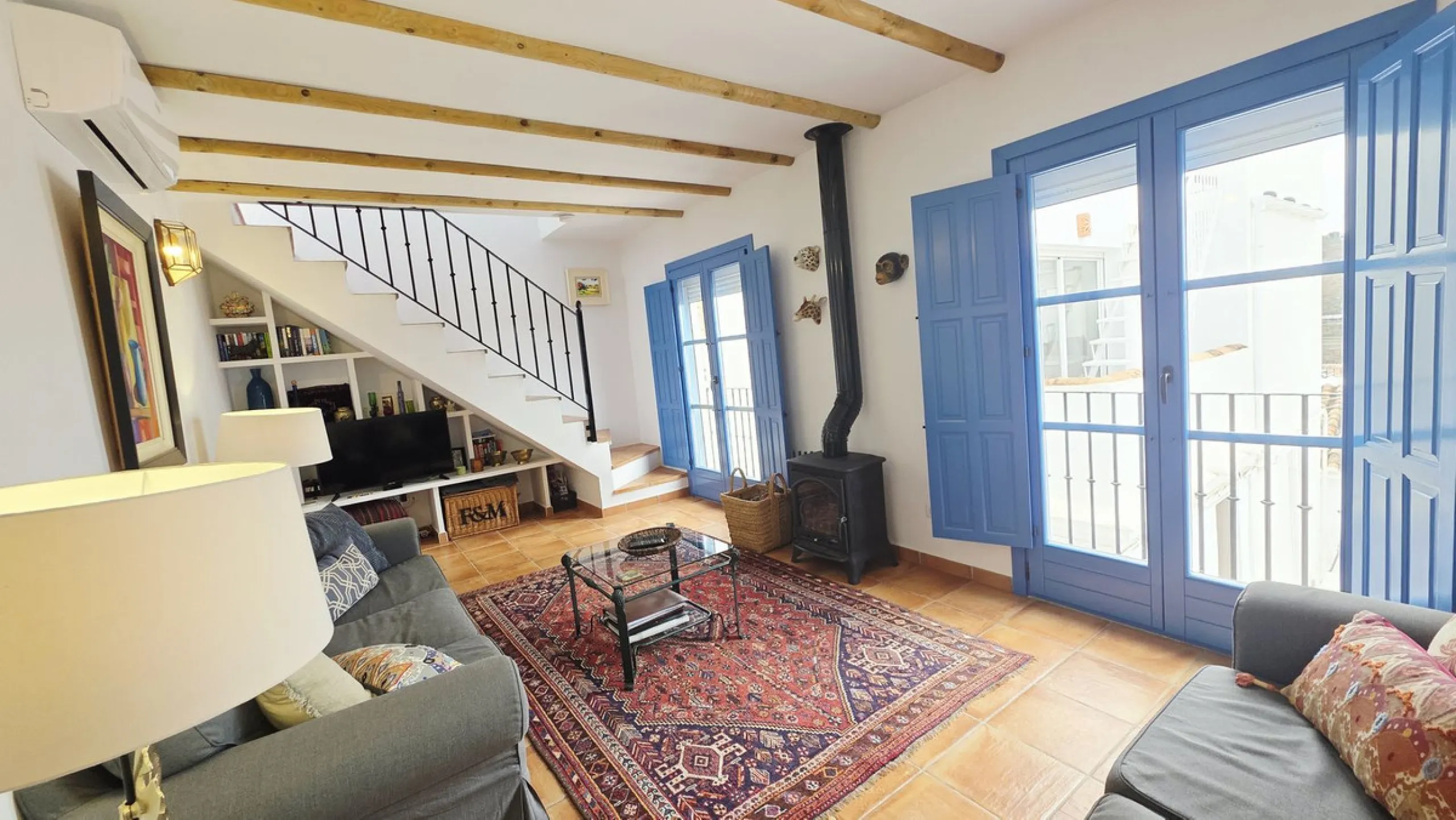 A truly special house . One of those properties that captivates you from the very first moment, thanks to its light, its character, and the attention to every detail.