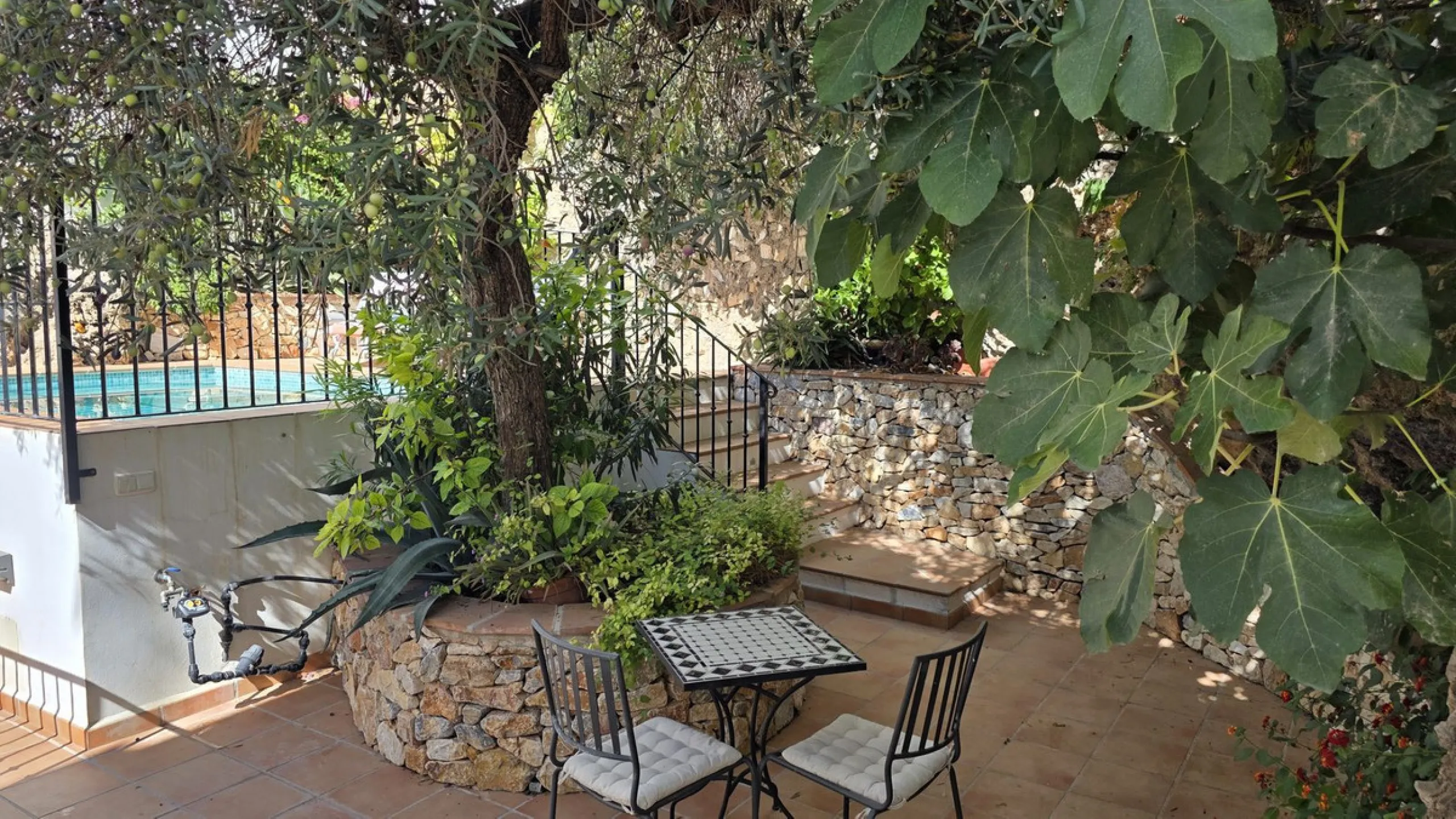 A truly special house . One of those properties that captivates you from the very first moment, thanks to its light, its character, and the attention to every detail.