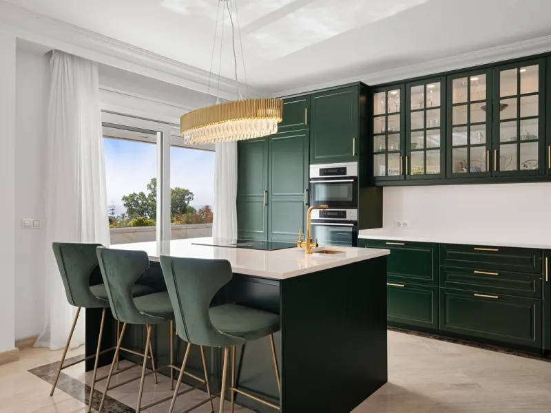 Available for short-term stays, this impressive top-floor apartment offers a rare combination of space, comfort, and security within an exclusive gated complex. With three bedrooms and five bathrooms, the property is perfectly suited for families or group